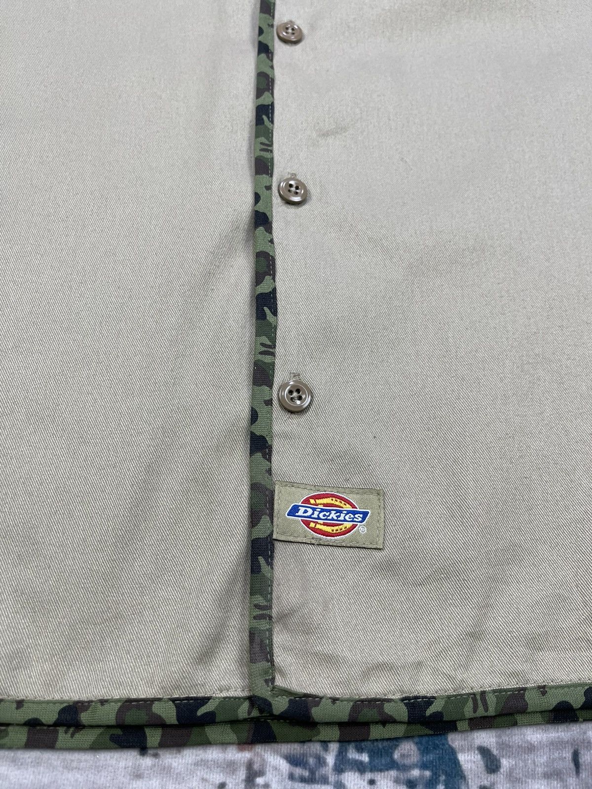 Dickies Vtg Dickies Camo Edge Trim Button Down Work Shirt Size US M / EU 48-50 / 2 - 9 Thumbnail