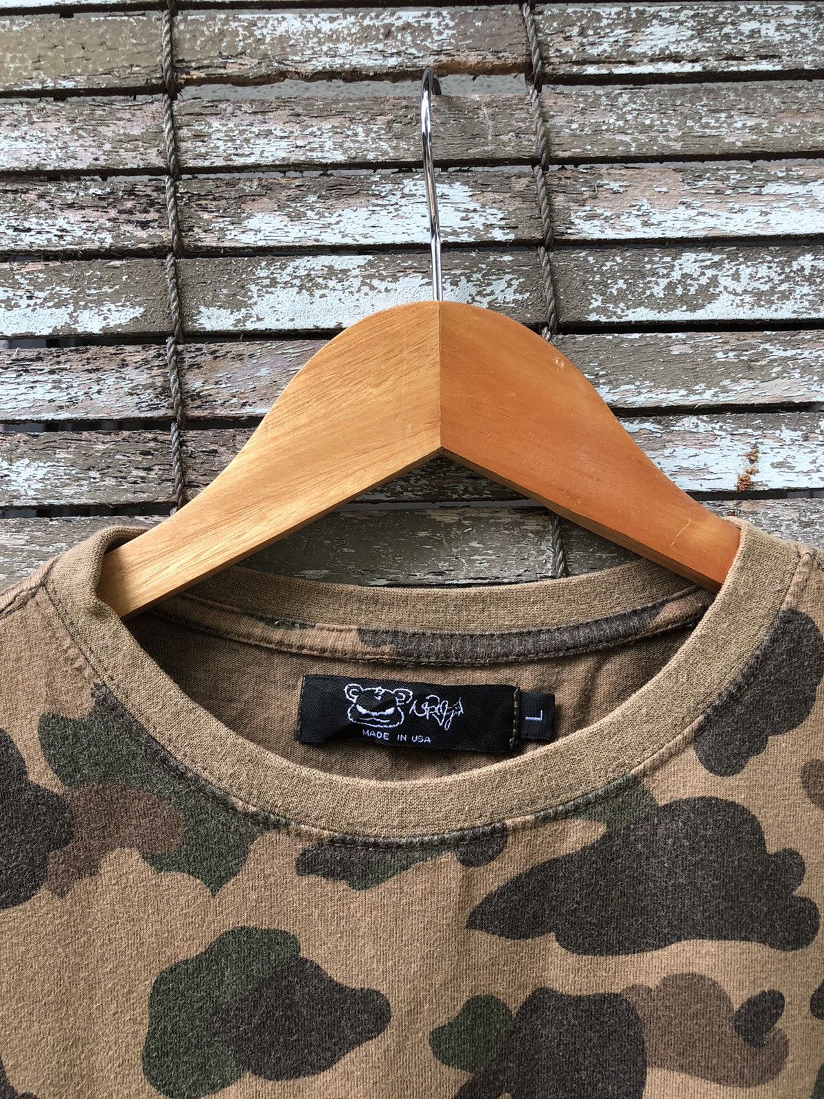 Japanese Brand RARE Vintage Japanese Brands Kaws Camo Tshirt Size US L / EU 52-54 / 3 - 5 Thumbnail