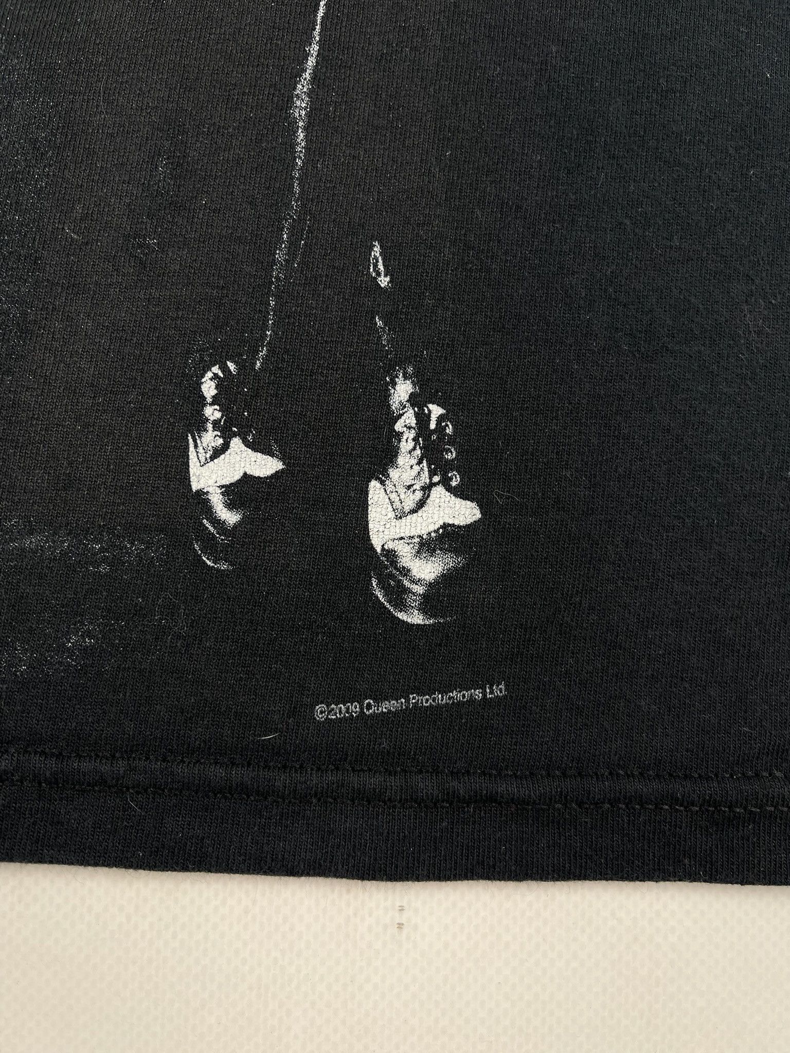 Vintage Vintage Queen tshirt Absolute Greatest 2009 rock tee Size US M / EU 48-50 / 2 - 3 Thumbnail