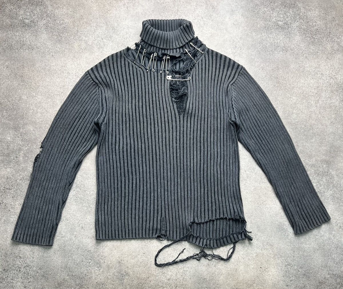 Dolce & Gabbana Dolce & Gabbana distressed chained knit sweater Size US L / EU 52-54 / 3 - 1 Thumbnail