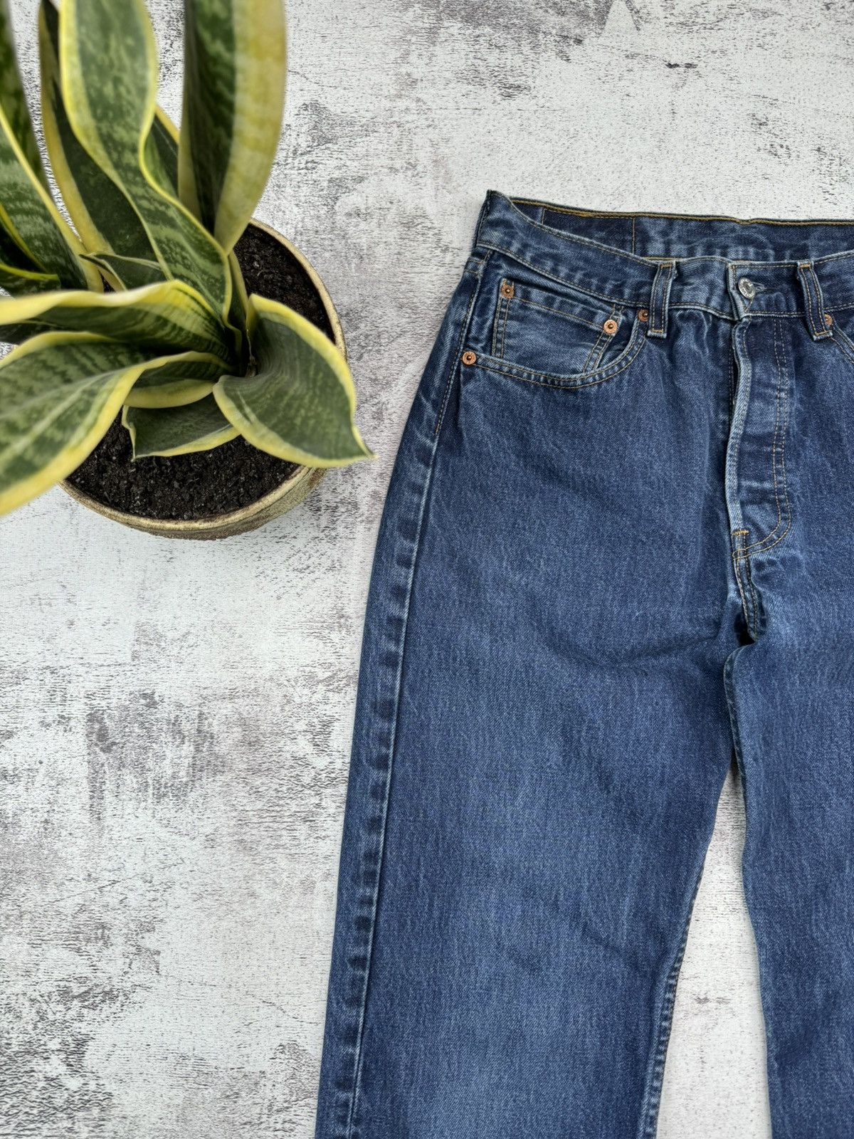 Levi's Vintage 90S Stright Levis 501 Classic Basic USA Denim Jeans Size US 31 - 12 Thumbnail