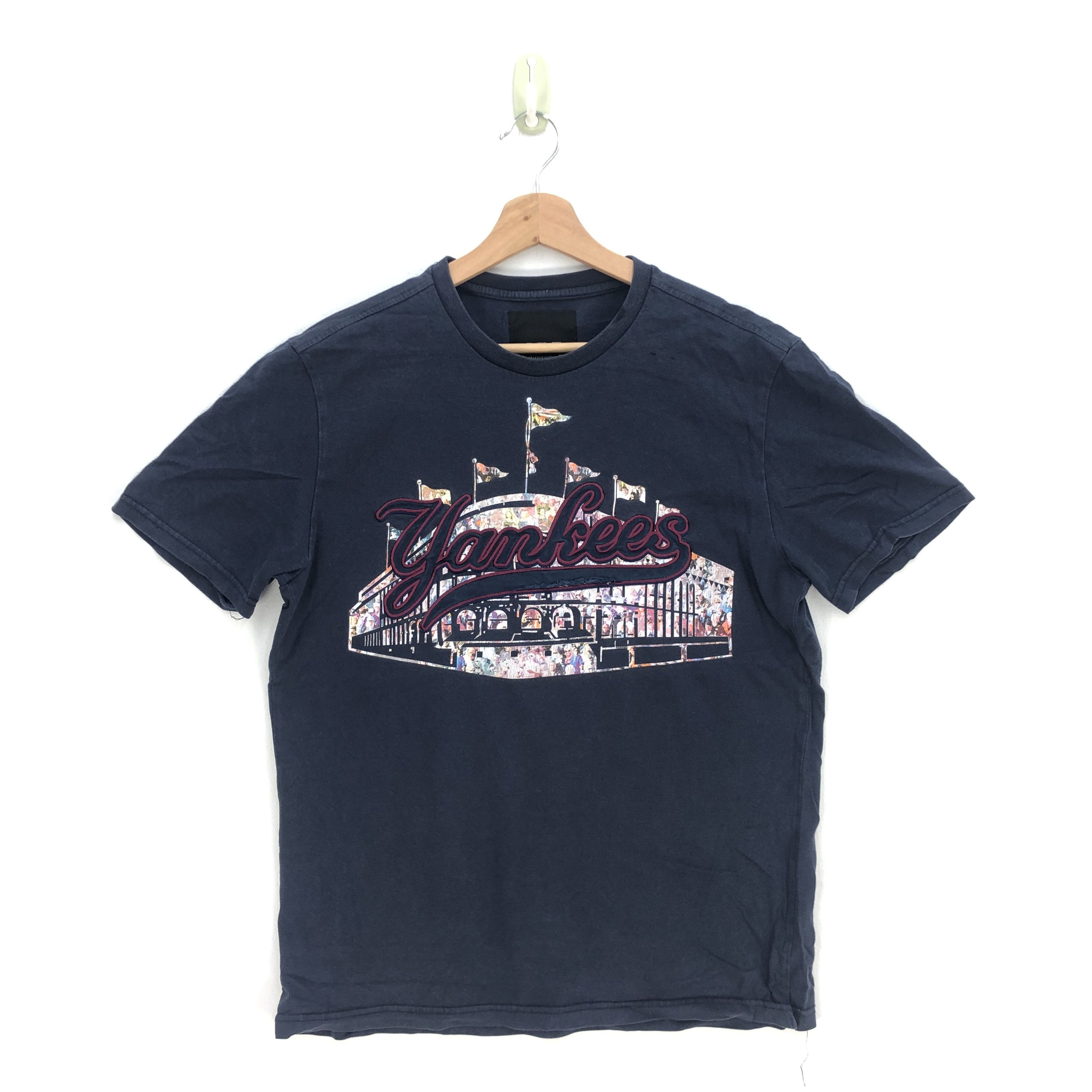 MLB Vintage Y2K Yankees T Shirt MLB Baseball Crewneck Tees Size US L / EU 52-54 / 3 - 1 Thumbnail