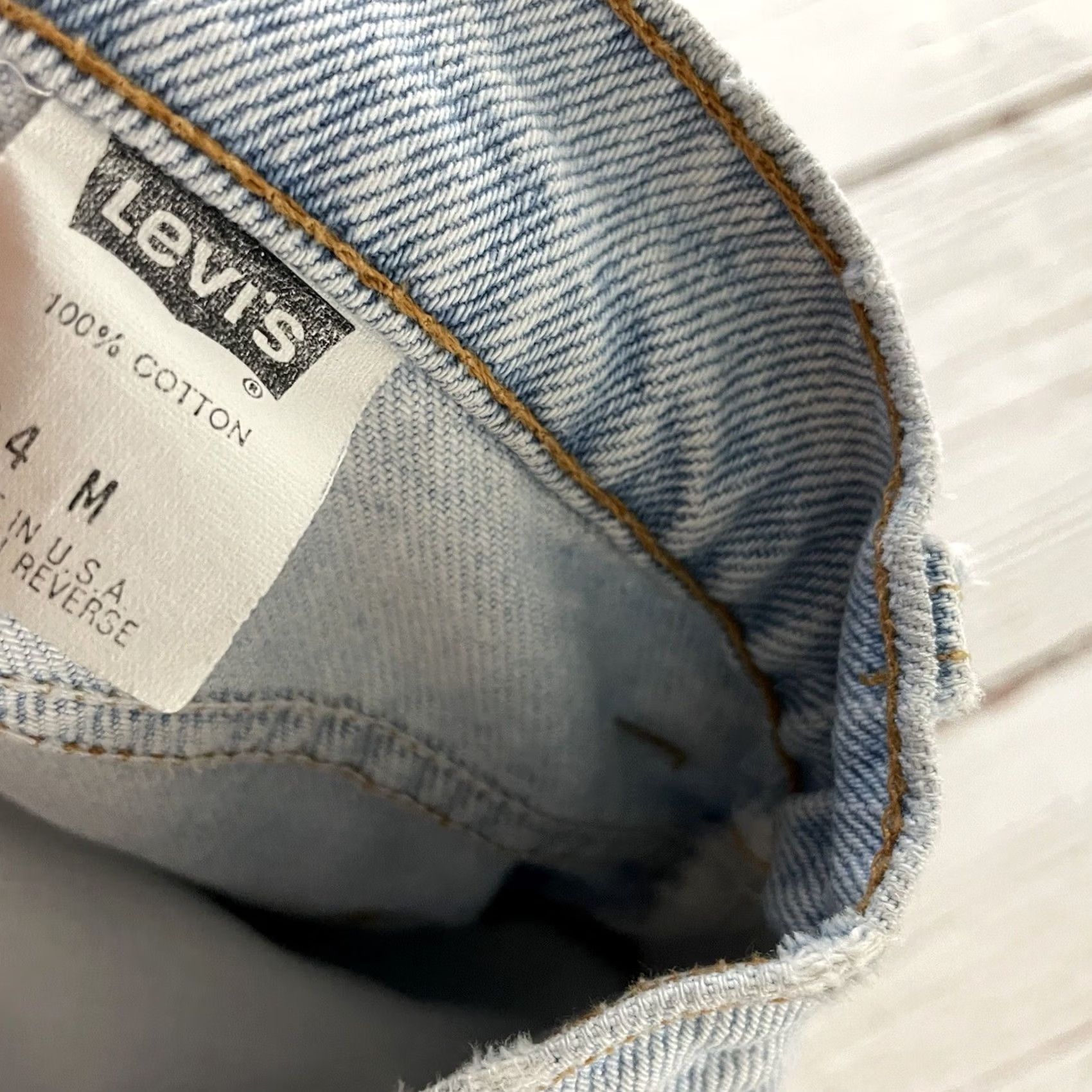 Levi's VINTAGE Levi's Women's Hi Rise Mom Jeans Light Wash Size 14 Jeans Blue Women 14 Mom 90s Legacy Size 36" / US 14 / IT 50 - 4 Thumbnail