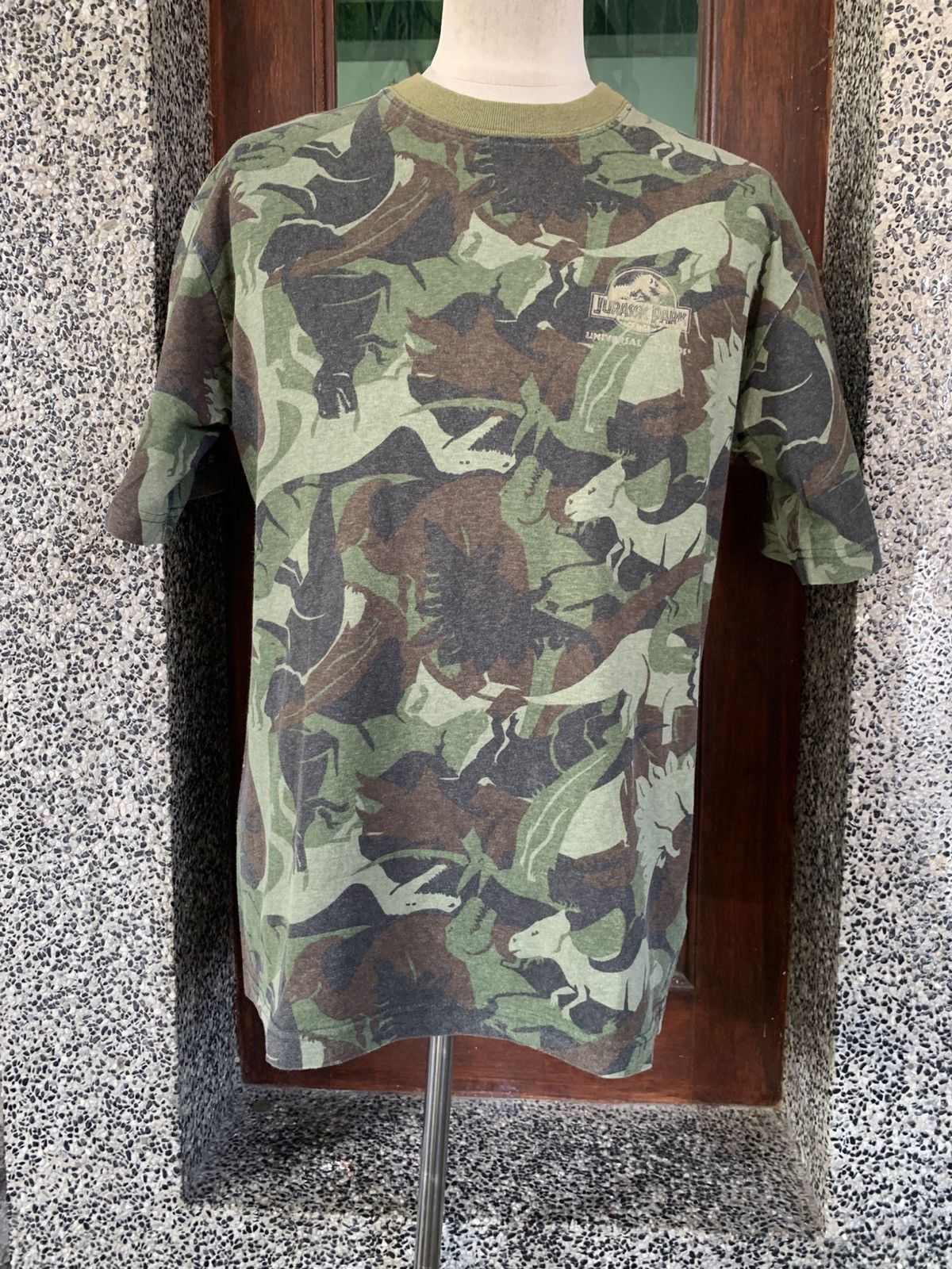 Universal Studios Vintage 90s Universal Studios Jurassic Park Movie Camo Tees Size US M / EU 48-50 / 2 - 1 Thumbnail