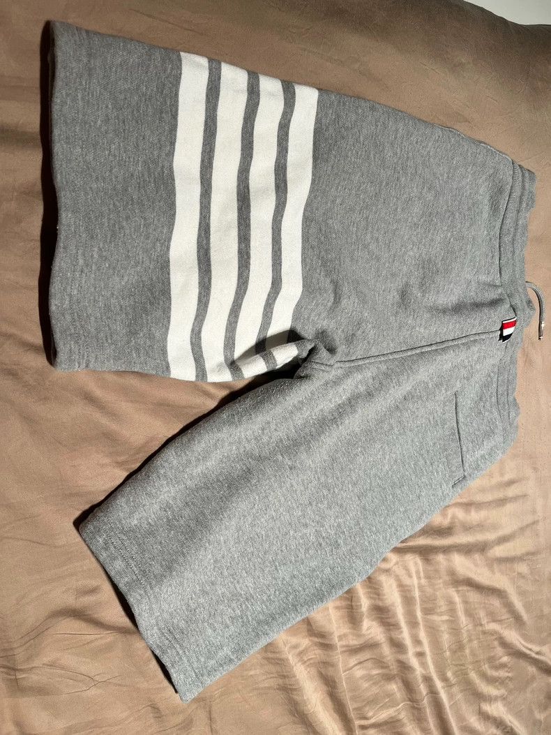Thom Browne Thom Browne Classic grey shorts Size US 26 / EU 42 - 2 Thumbnail
