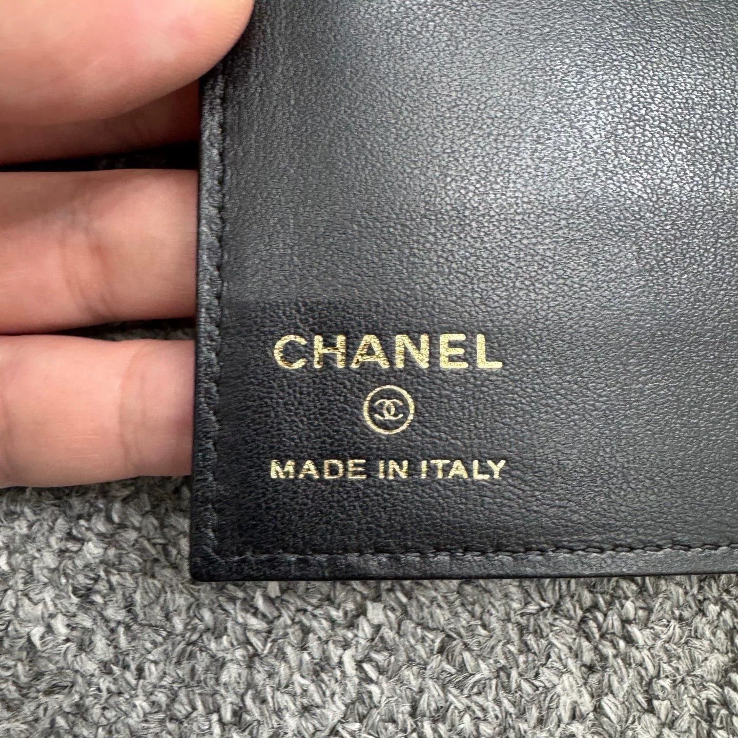 Chanel Chanel Black Leather Passport Holder. Size ONE SIZE - 6 Thumbnail