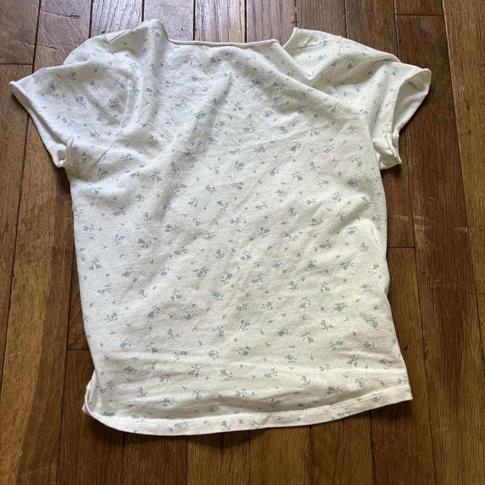 Other White floral baby tee with ruched neckline Size ONE SIZE - 3 Thumbnail