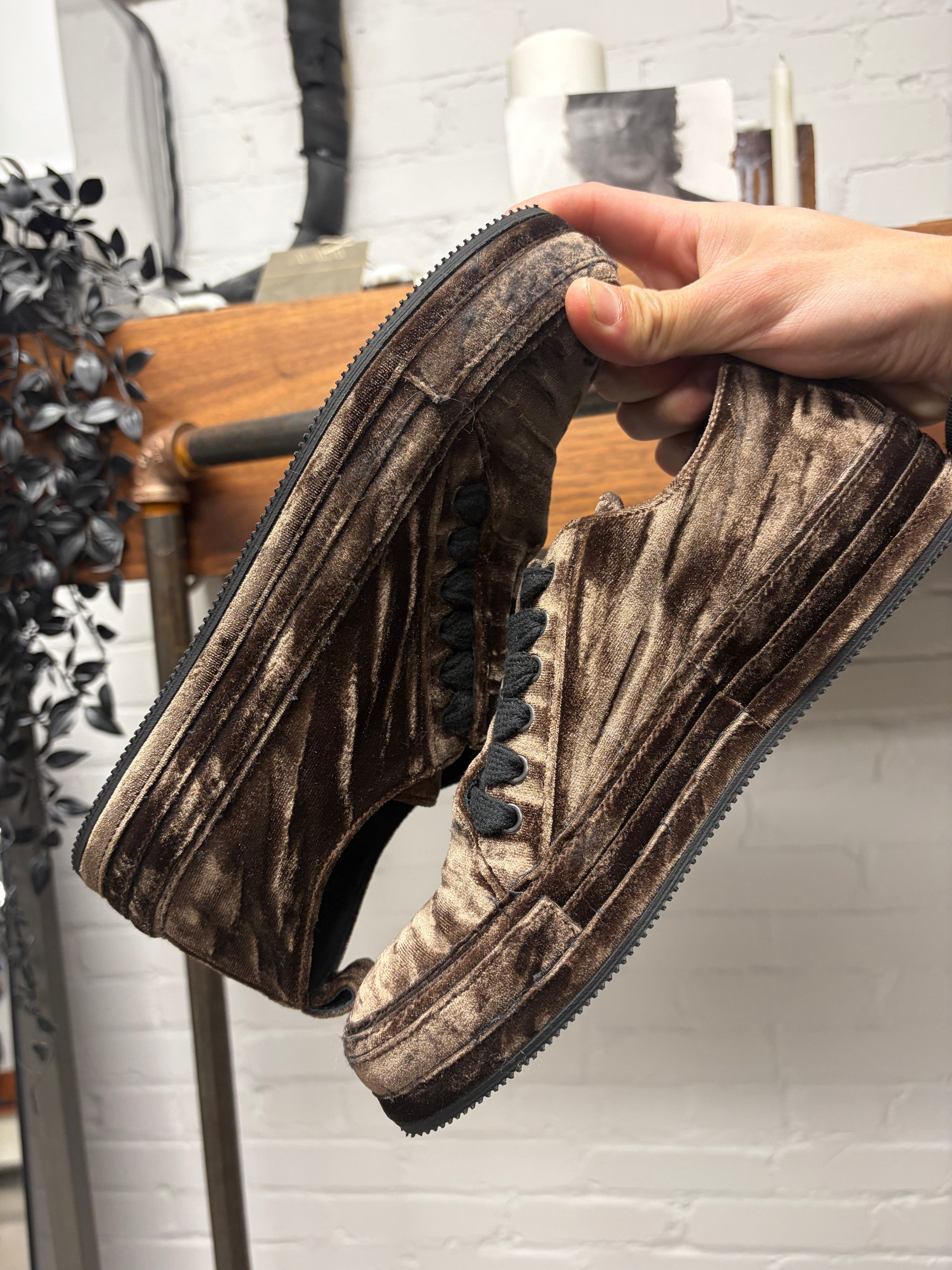 Ann Demeulemeester Ann Demeulemeester Brown Crushed Velvet ‘Roccia’ Low Top Sneakers Size US 7 / IT 37 - 3 Thumbnail
