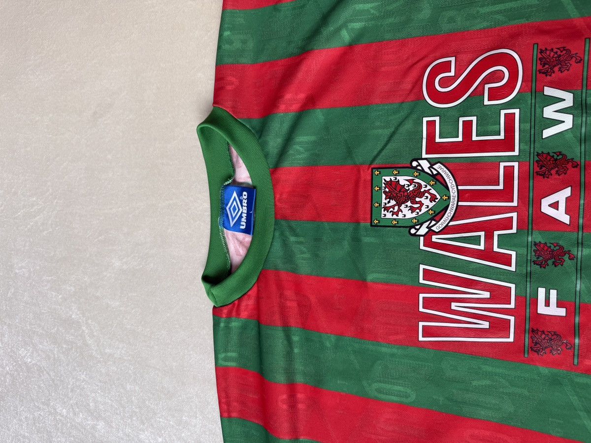 Umbro Vintage Umbro Wales FAW 90s Rare Sample Training Shirt Size US L / EU 52-54 / 3 - 5 Thumbnail