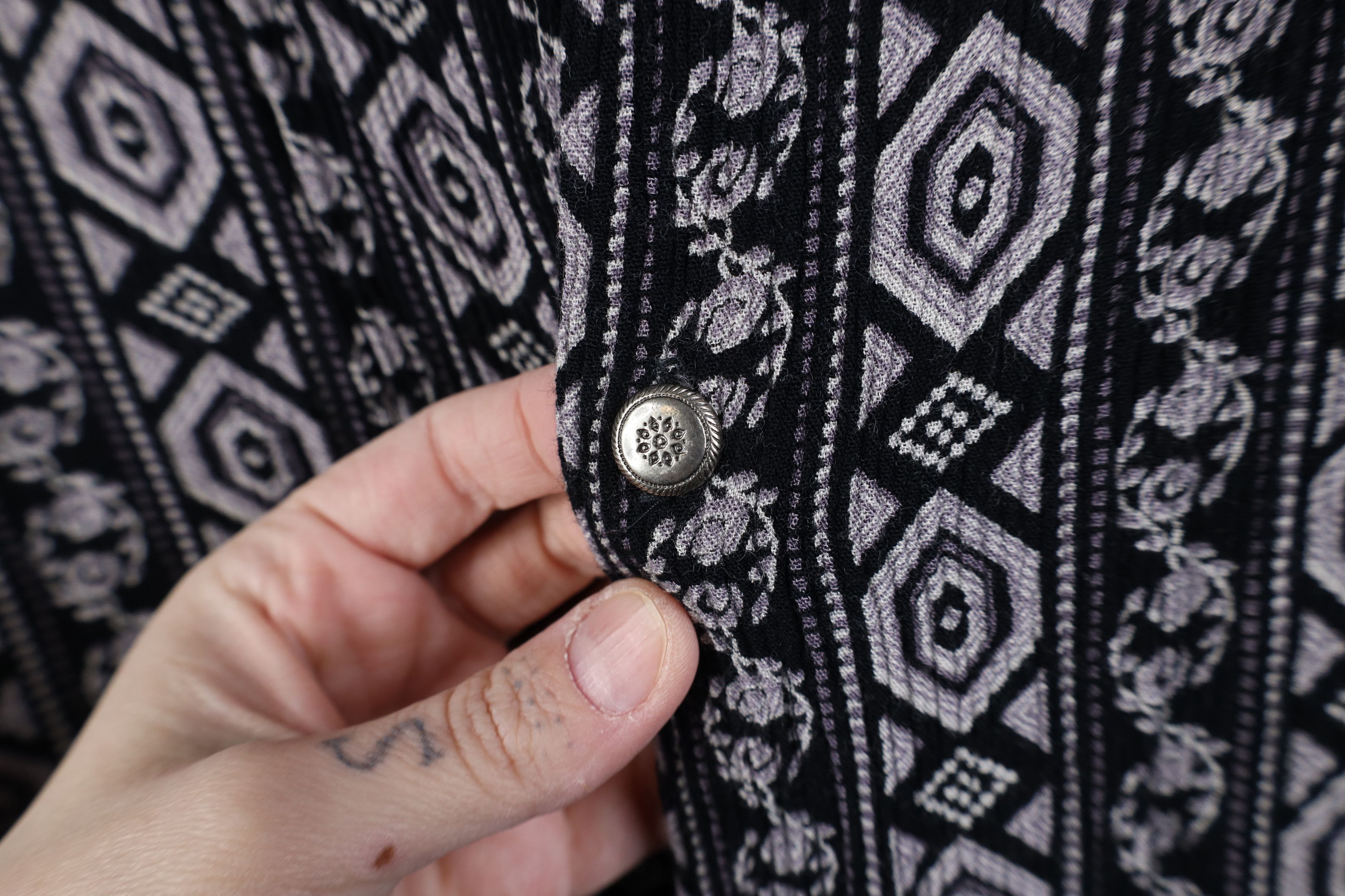 Vintage Vintage 90s Streetwear Knit Flower Geometric Button Shirt US Size US XL / EU 56 / 4 - 5 Thumbnail