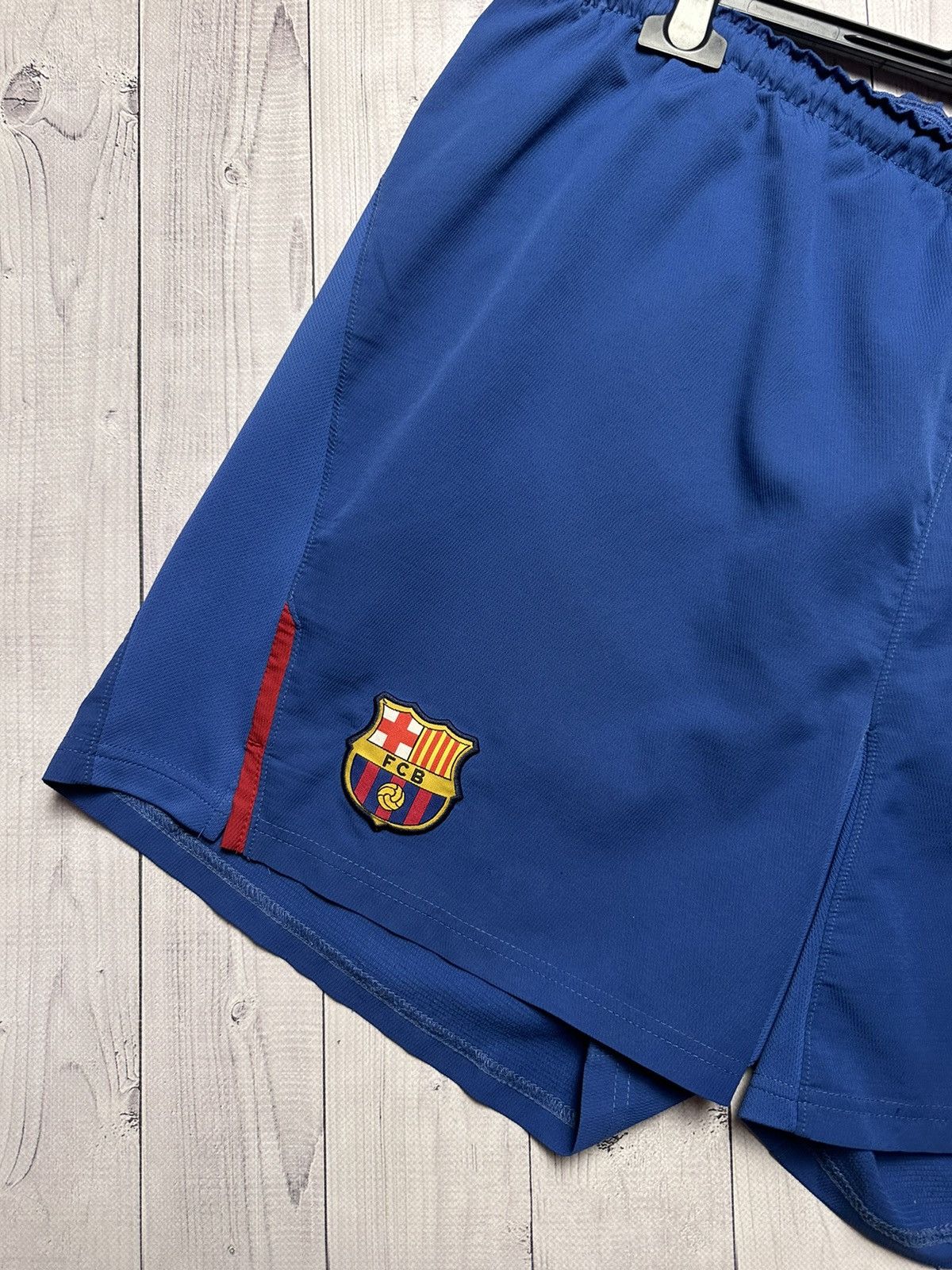 Vintage Vintage Nike Barcelona soccer shorts size XL blue Size US 36 / EU 52 - 2 Thumbnail