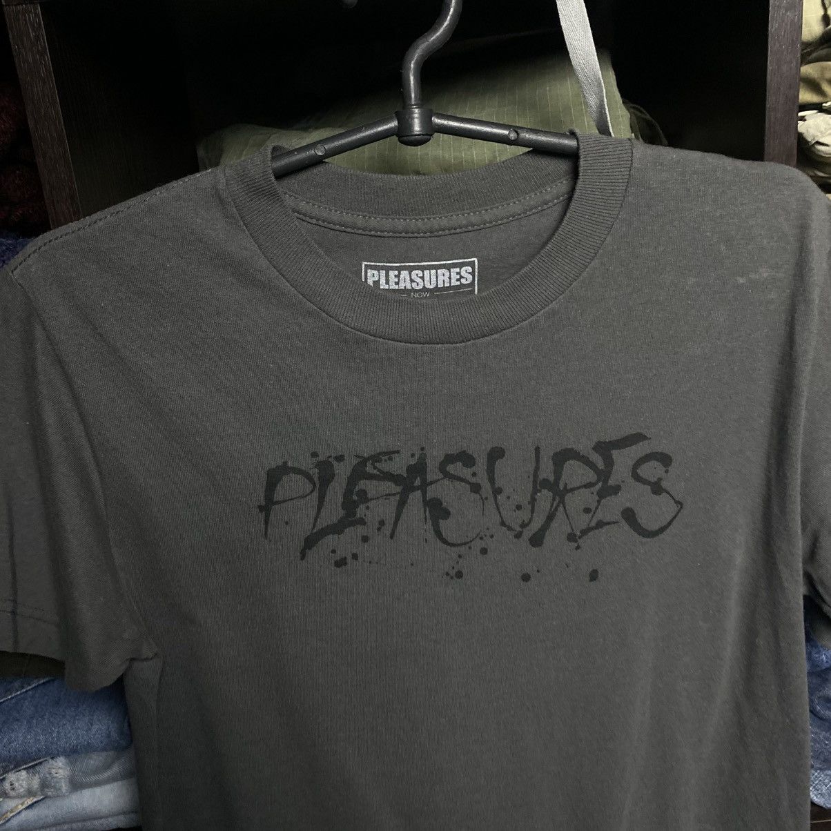Pleasures Designer Pleasures Big Logo streetwear y2k tee size S Size US S / EU 44-46 / 1 - 3 Thumbnail