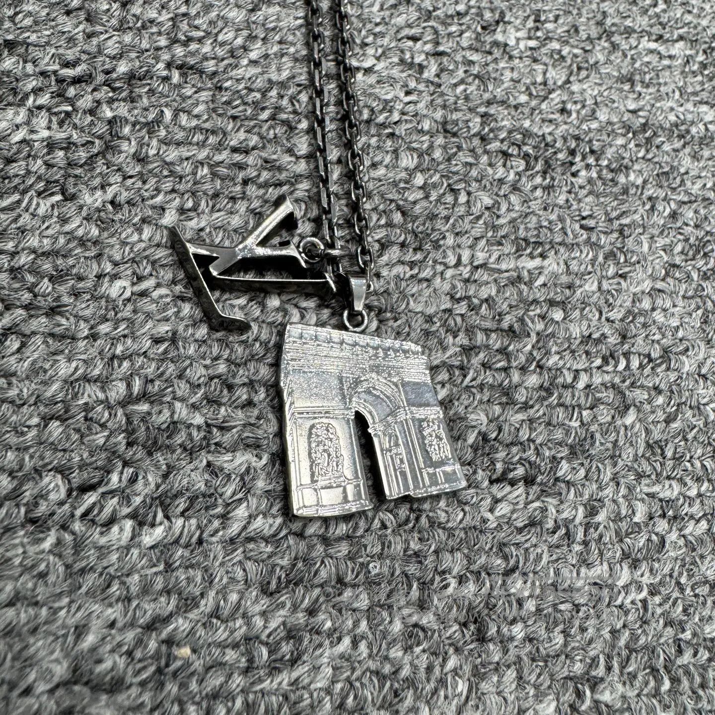 Louis Vuitton Louis Vuitton Arc de Triomphe necklace| Size ONE SIZE - 1 Thumbnail