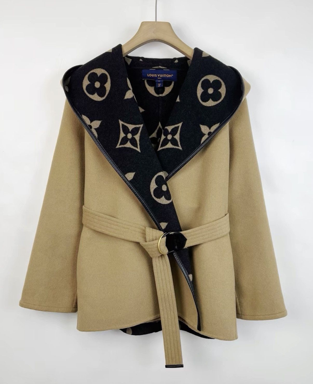Louis Vuitton LOUIS VUITTON monogram print hooded lapel bathrobe coat K12 Size XS / US 0-2 / IT 36-38 - 1 Thumbnail