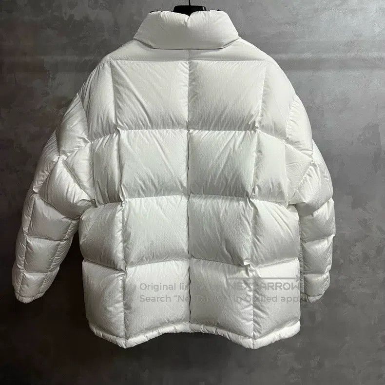 Louis Vuitton Louis Vuitton White solid color standing collar zipper lon Size US S / EU 44-46 / 1 - 5 Thumbnail