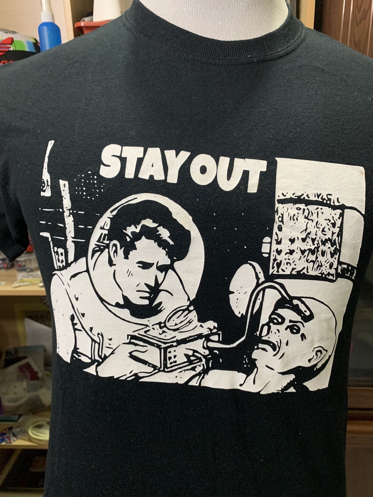 Gildan Y2K Humor stay out Tee Small Size Size US S / EU 44-46 / 1 - 2 Thumbnail