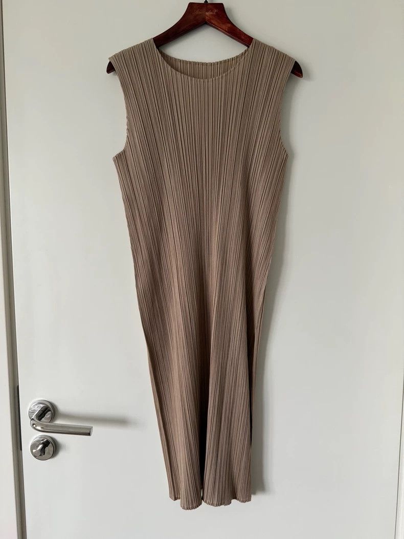 Issey Miyake size:3 Beige pleated dress