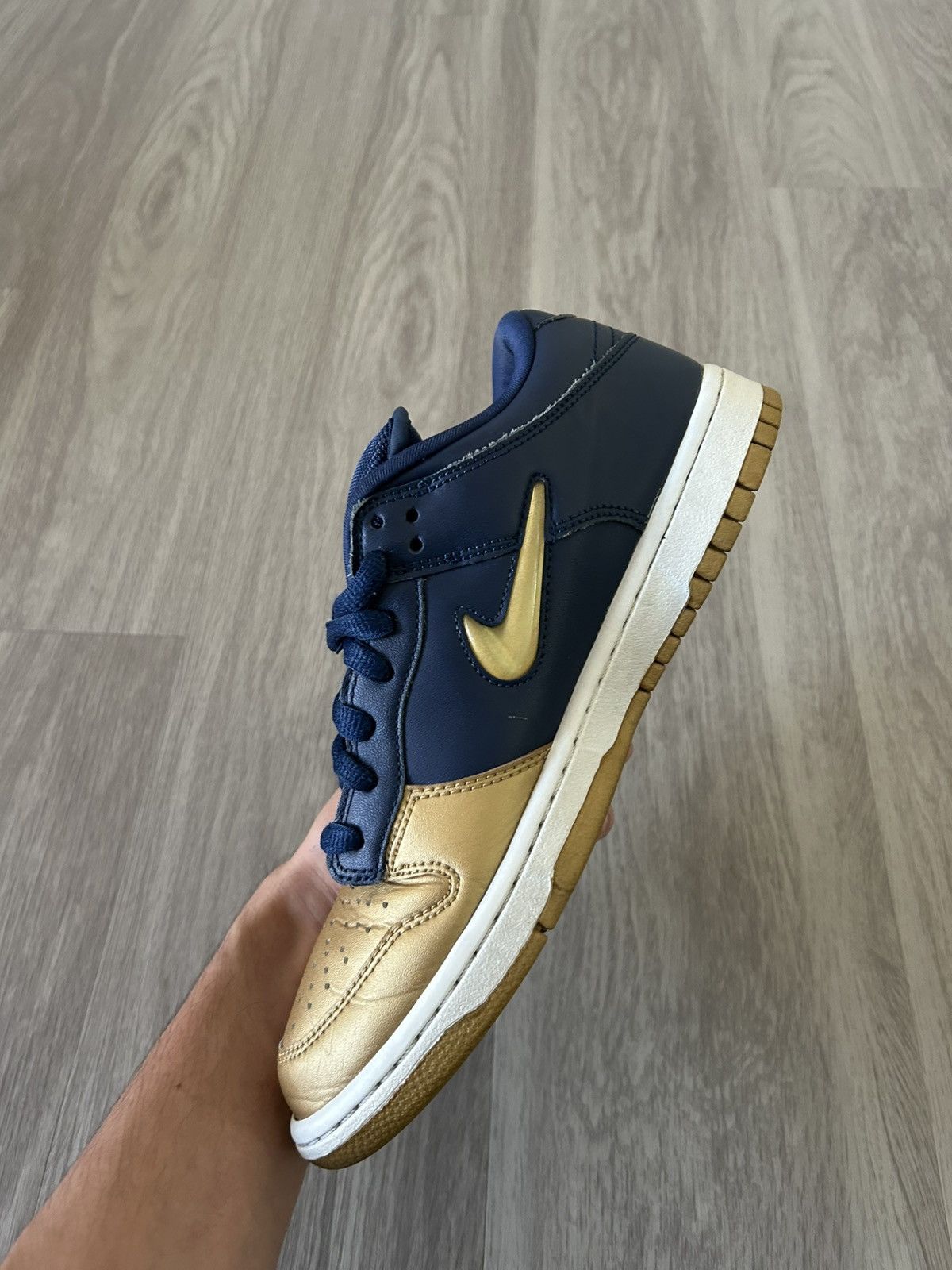 Nike × Supreme Supreme X Nike Dunk Low SB Metallic Gold Size 8.5 Size US 8.5 / EU 41-42 - 9 Thumbnail