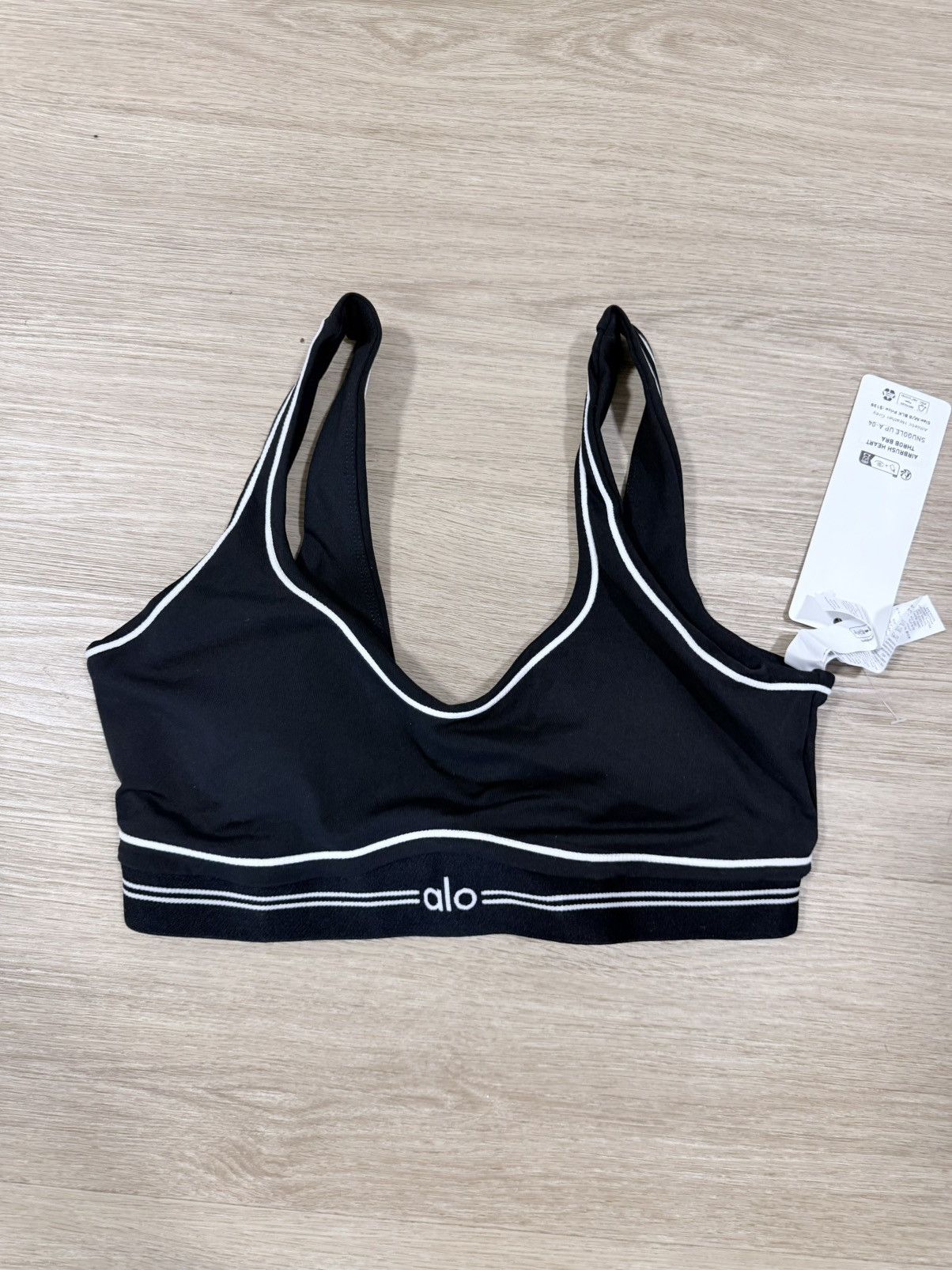 Alo black heart throb sports bra