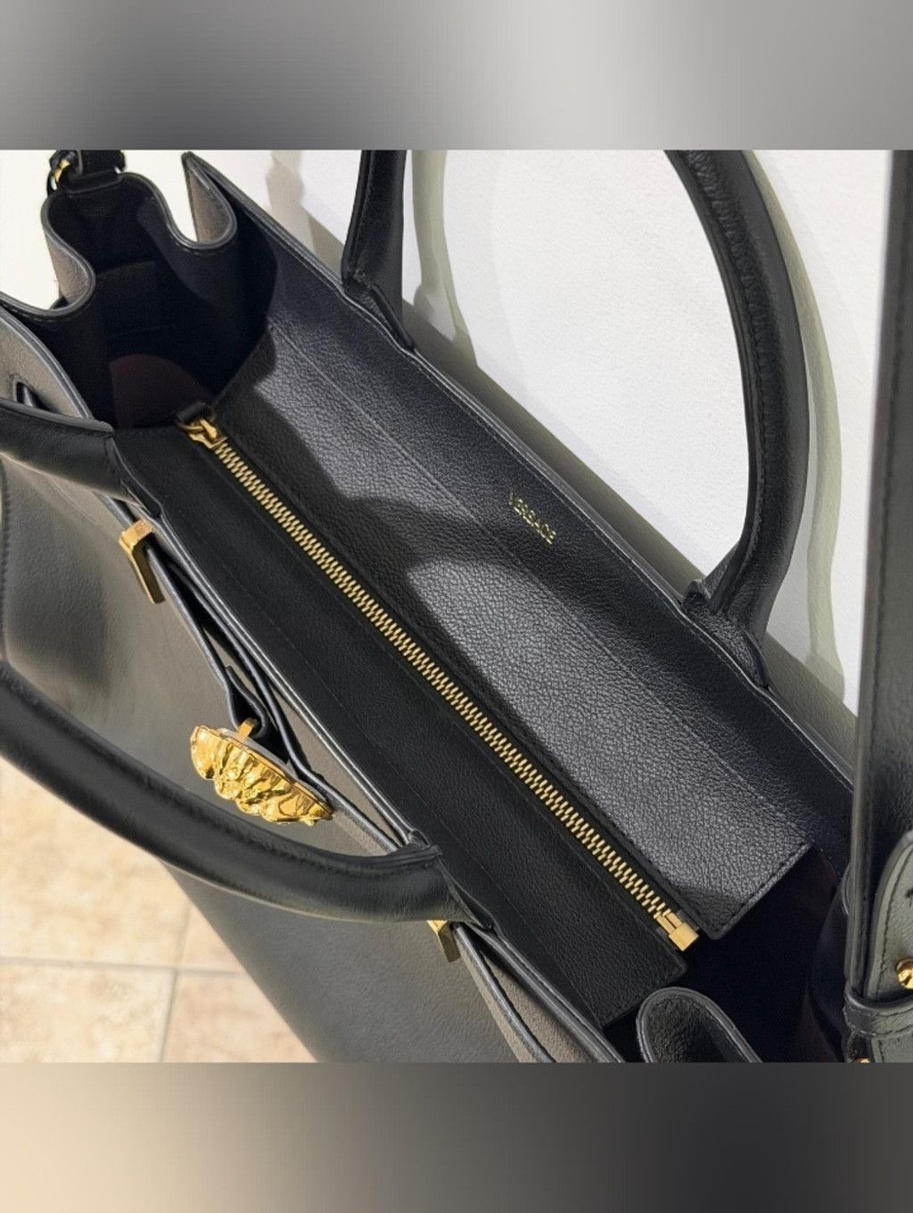 Versace Versace Medusa Large Tote Bag Black Leather Gold Hardware To Size ONE SIZE - 6 Thumbnail