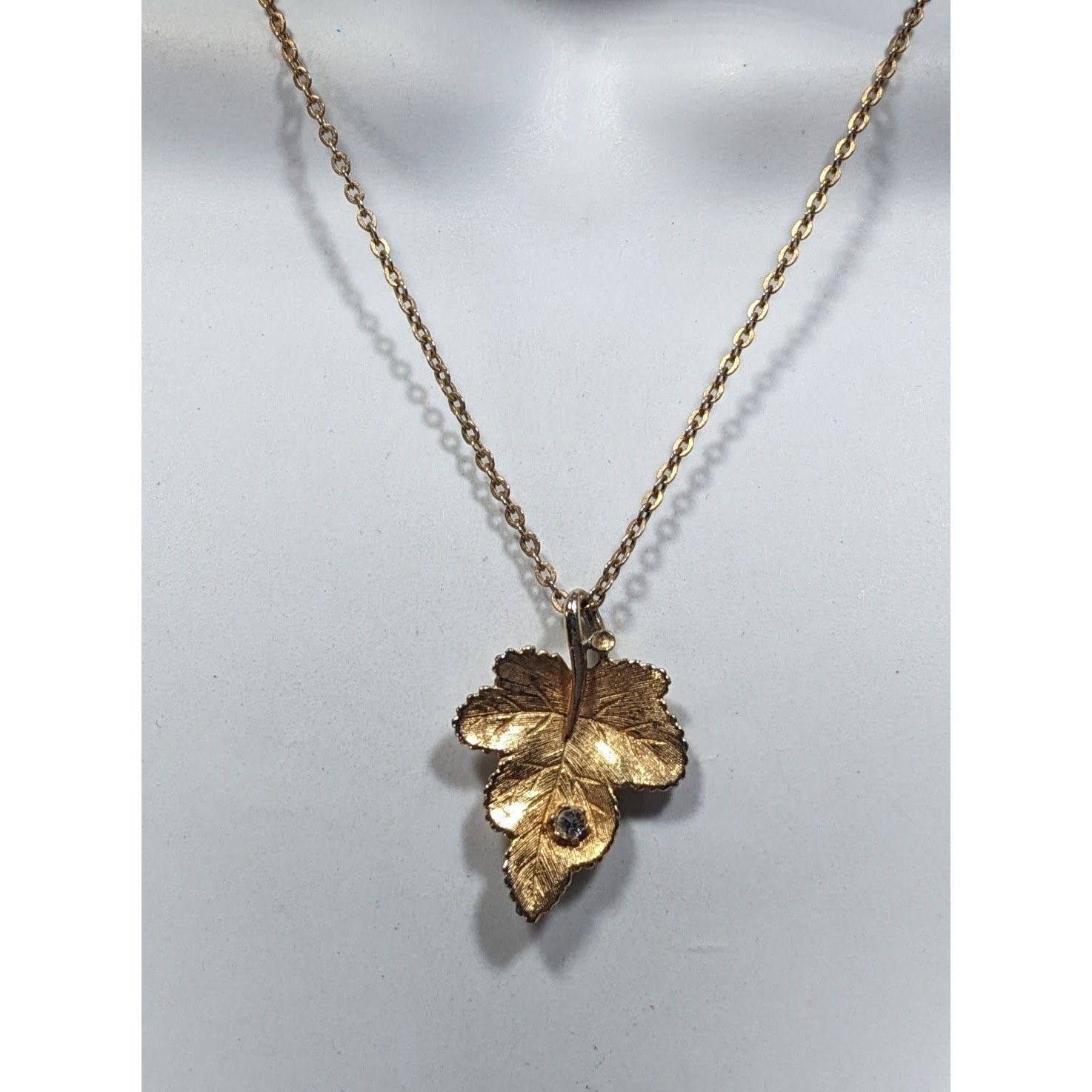 Other Vintage 1970s Avon Maple Leaf Gold Tone Necklace With Rhines Size ONE SIZE - 4 Thumbnail