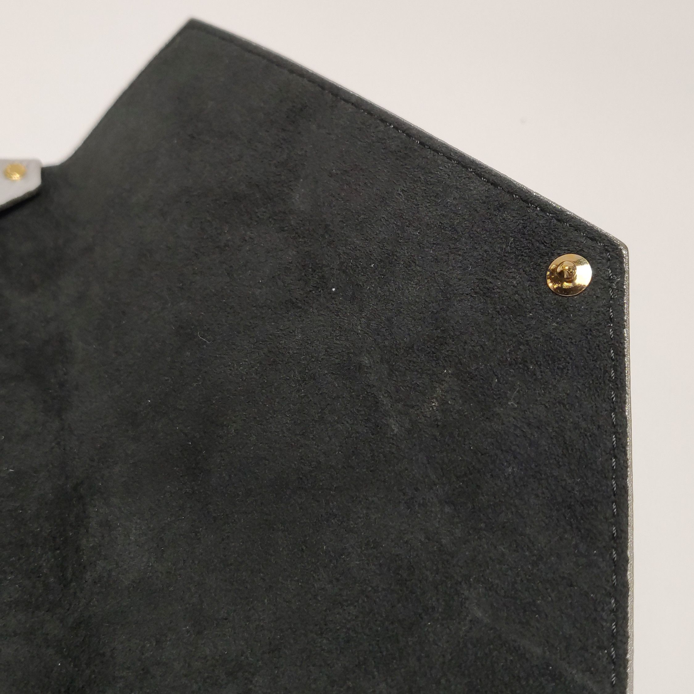 Louis Vuitton Louis Vuitton (LV) Cowhide solid color water ripple rivet c Size ONE SIZE - 6 Thumbnail