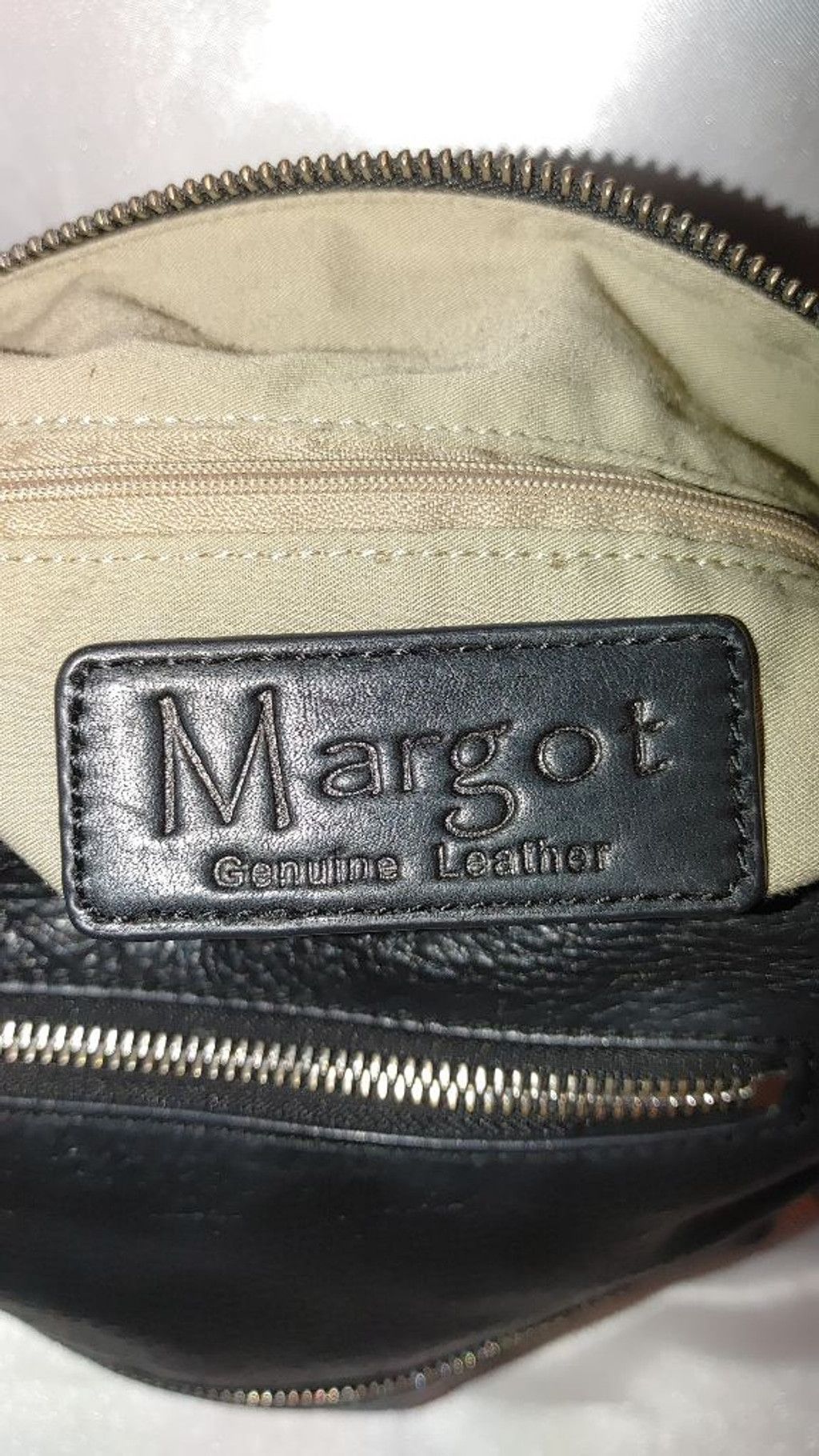 Marmot Margot New York Allie Genuine Leather Crossbody 12x13" Size ONE SIZE - 9 Thumbnail