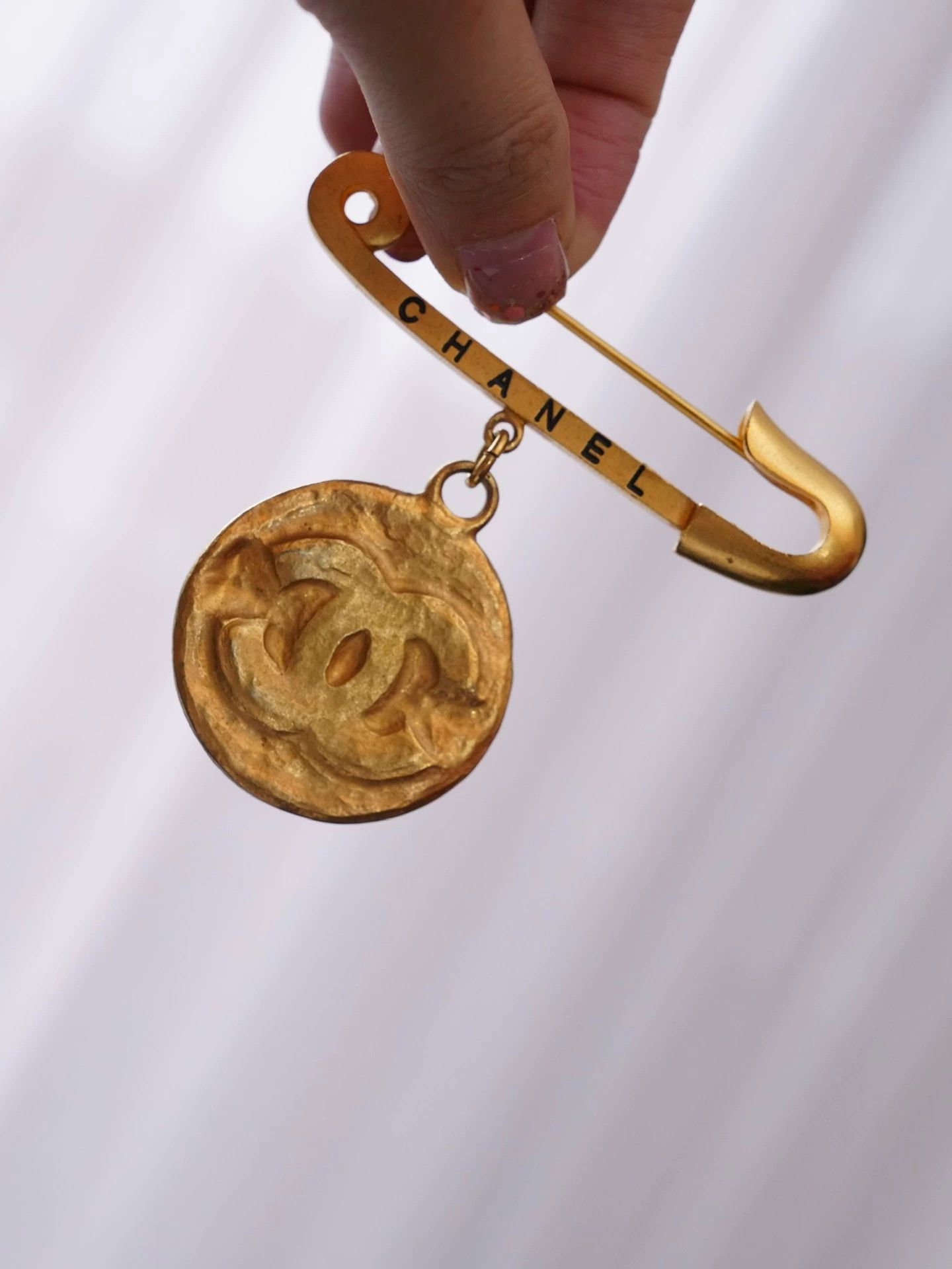 Chanel Chanel Vintage 1994 Coin Pendant Brooch Size ONE SIZE - 3 Thumbnail