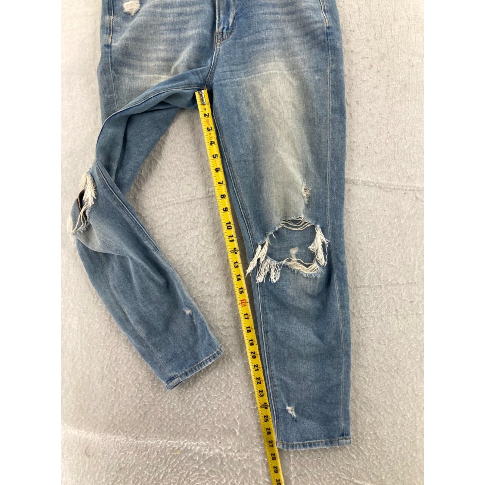 American Eagle Outfitters American Eagle Outfitters Jeans Womens 6 Denim Distressed Jeans - Blue 6 Regular Distressed 5-Pocket Tapered Jeans Womens Size 28" / US 6 / IT 42 - 5 Thumbnail