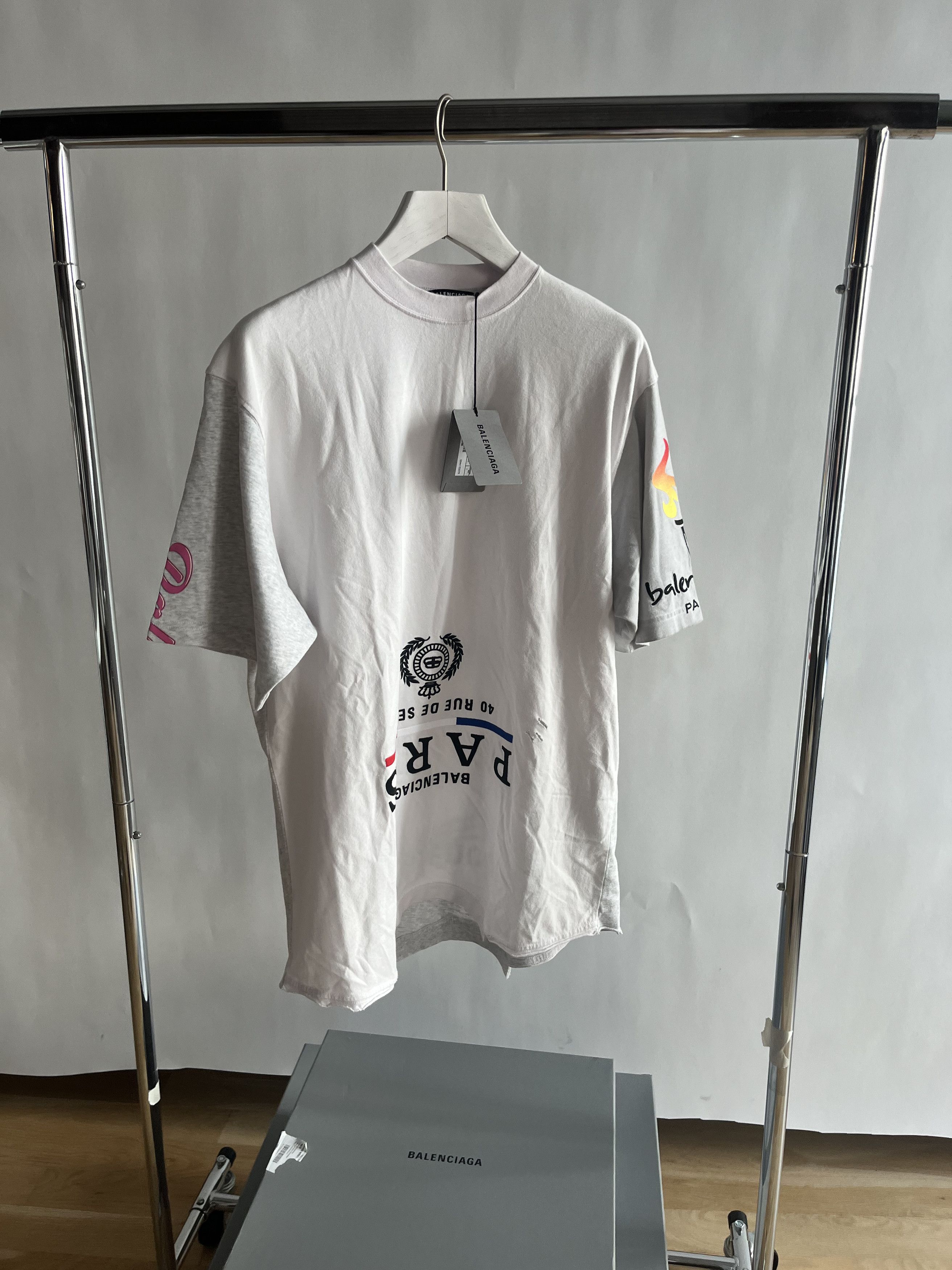 Balenciaga Balenciaga Paris Upside Down Embroidered Patchwork T-Shirt Size US M / EU 48-50 / 2 - 11 Thumbnail