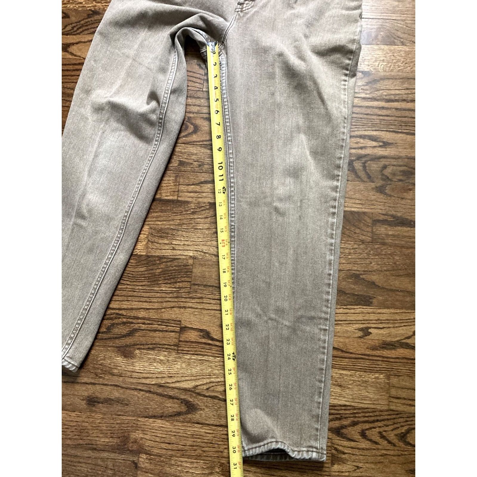 Levi's VINTAGE Levis 551 Jeans Womens 10 M 28x30 Beige Denim Tapered USA Made 90s Vtg 1993 Size 32" / US 10 / IT 46 - 4 Thumbnail