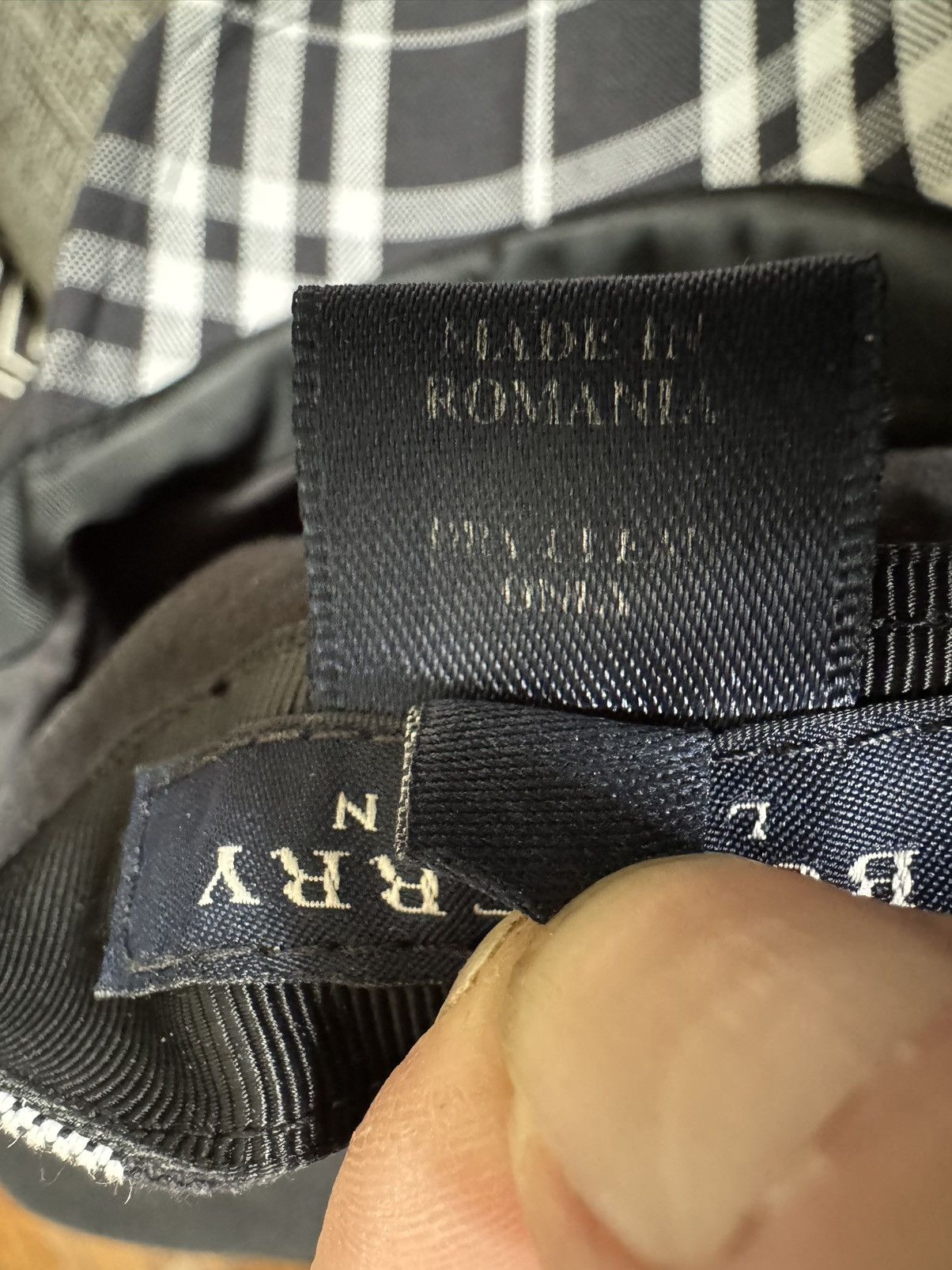 Burberry Very rare Burberry black/white Baseball Hat Size ONE SIZE - 7 Thumbnail