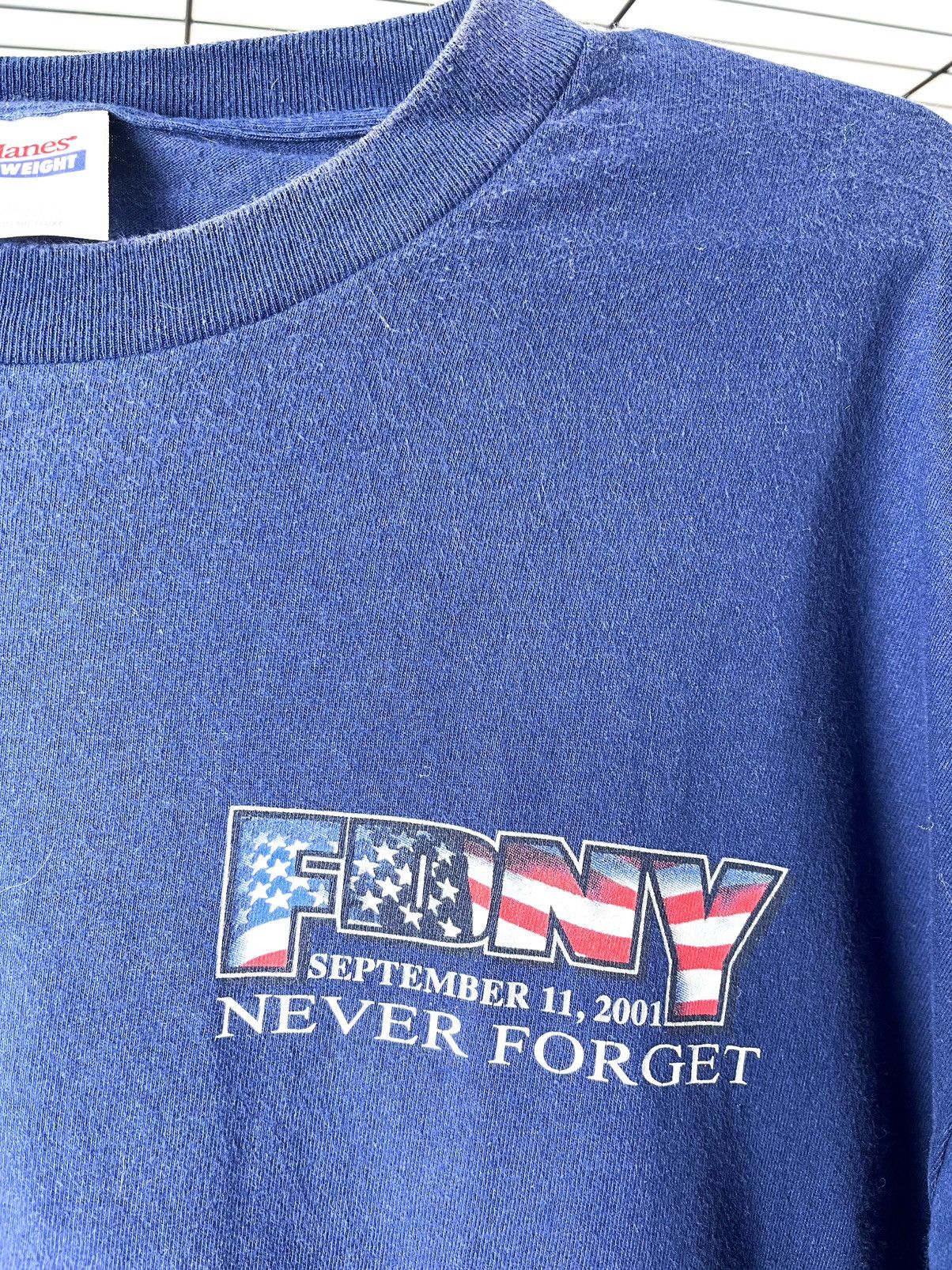 Vintage Vintage FDNY Firefighter 343 Memorial T Shirt Size US XL / EU 56 / 4 - 3 Thumbnail