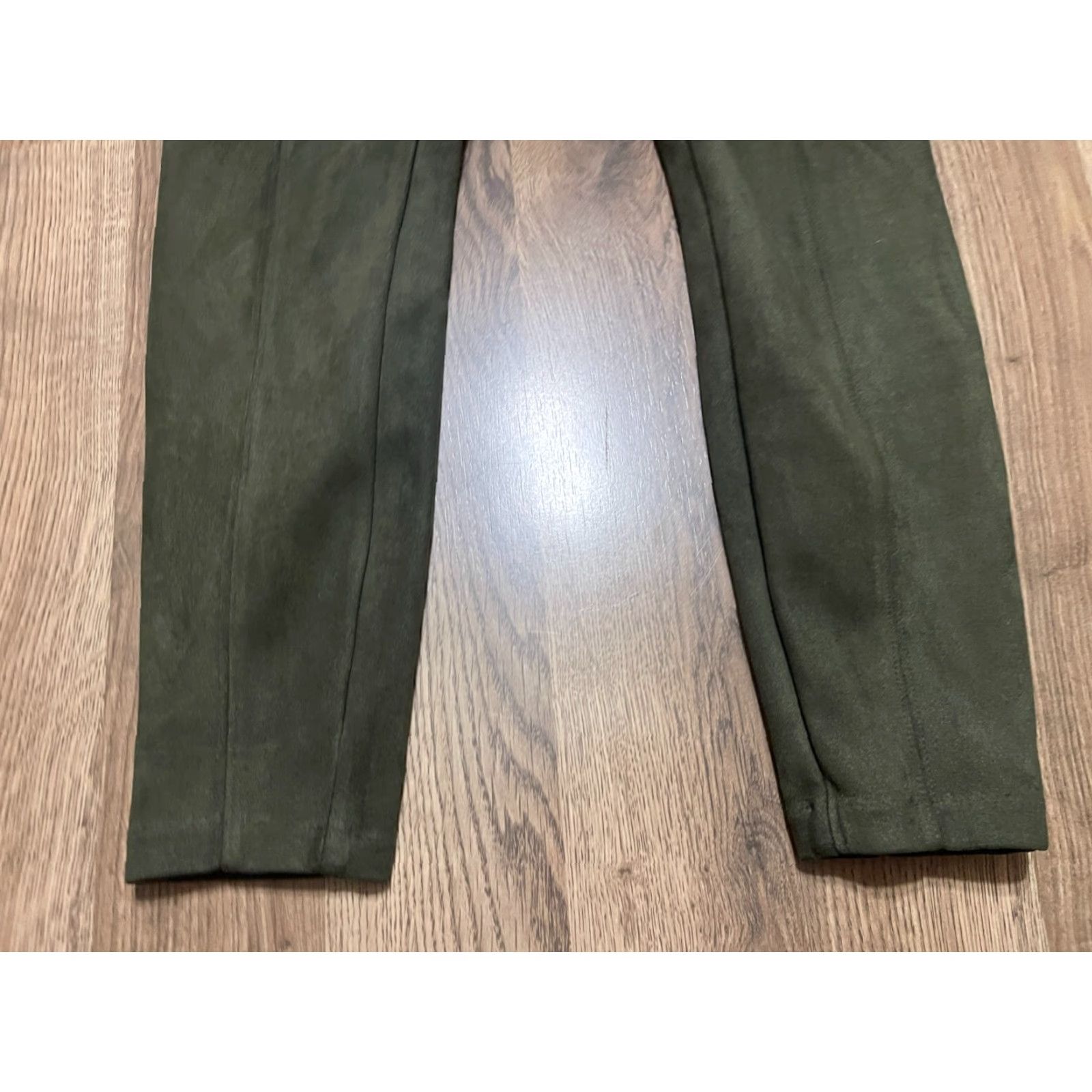 Old Navy Old Navy Women's Small Petite Green Velvet STEVIE Pull On Pants, Leggings, Ankle, 25 in Inseam, Casual, Fall/Spring/Summer Female Mens Womens? Size 28" / US 6 / IT 42 - 3 Thumbnail