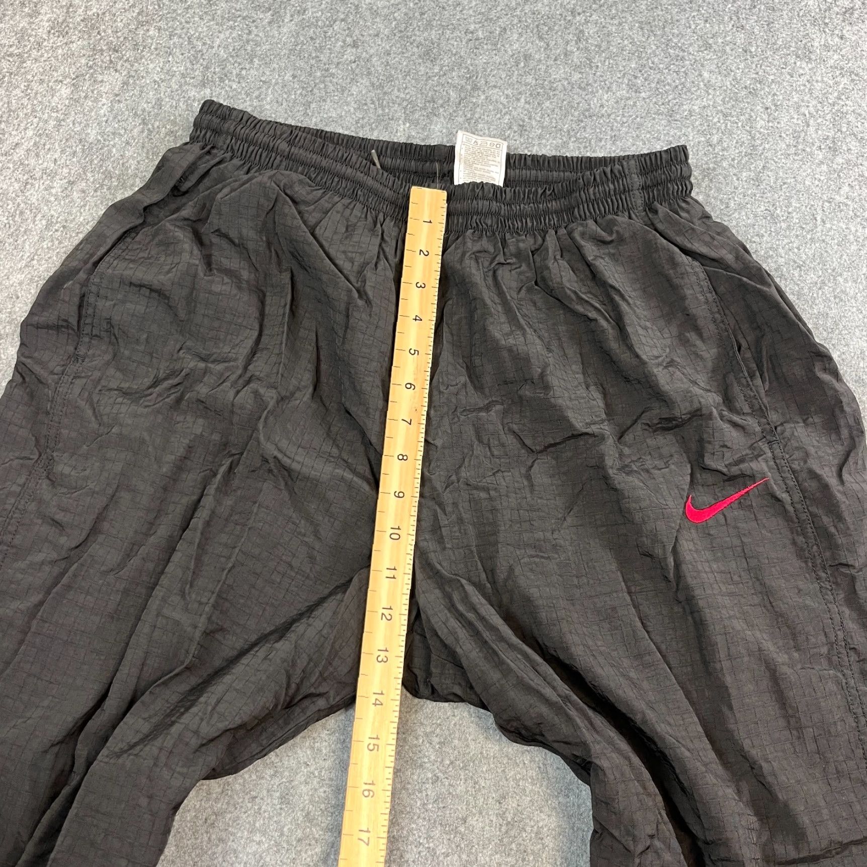 Nike Nike Mens Track Pants Sweat Joggers XXL Black Nylon Vintage 90s Baggy Tapered Track Pants Mens XXL Black 90s Vintage Nike Joggers Size US 39 - 5 Thumbnail