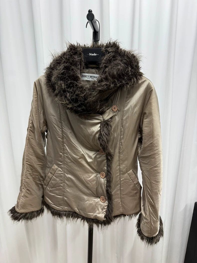 Issey Miyake Issey miyake Coat with fur collar and waist jacket 2505-Nex Size US M / EU 48-50 / 2 - 6 Thumbnail