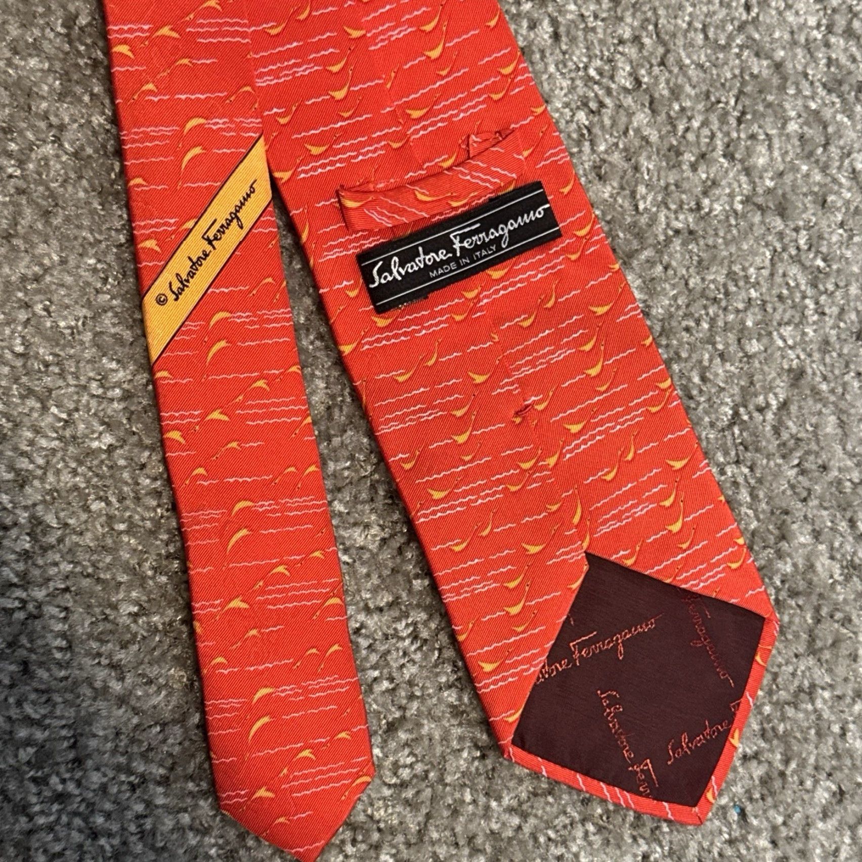 Salvatore Ferragamo VINTAGE Salvatore Ferragamo Bird Tie Red Silk Men Neck Tie Stork Heron Water 100% Silk Bird Theme Mens Size ONE SIZE - 6 Thumbnail