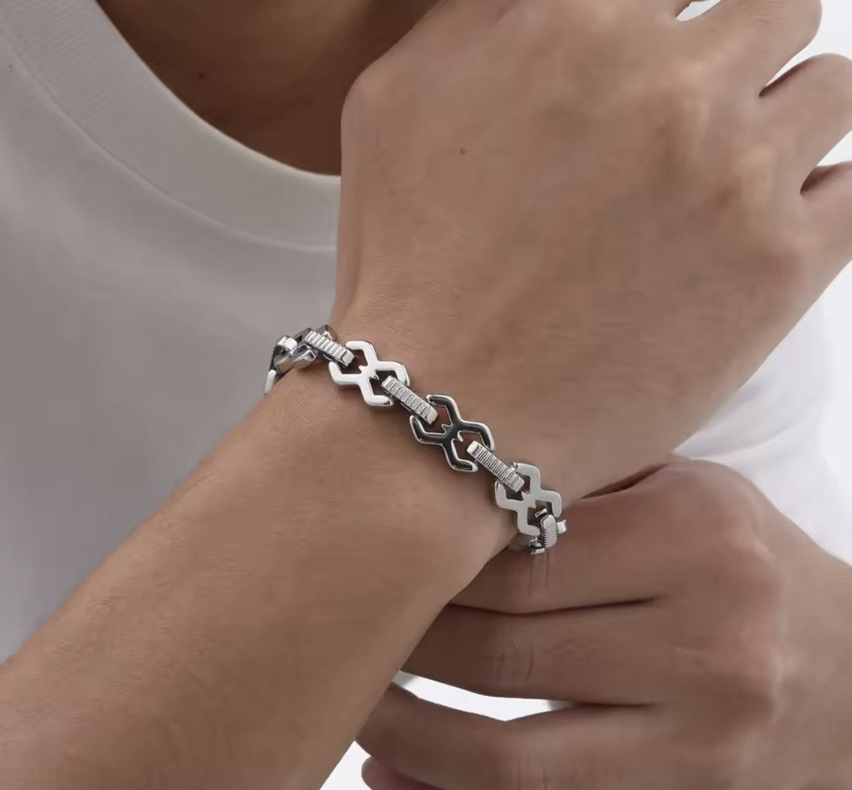Jewelry Waterproof 8 Shape Chain Link Wristband Size ONE SIZE - 3 Thumbnail