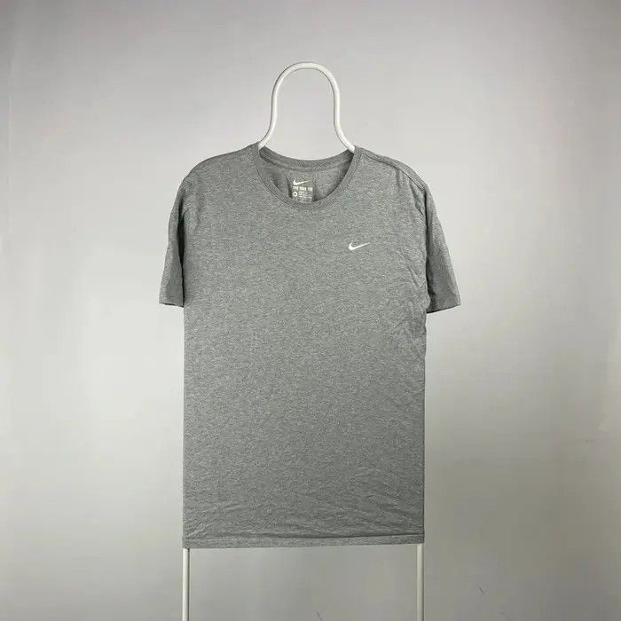 Nike Nike T-shirt embroidered logo vintage size XLarge Size US XL / EU 56 / 4 - 1 Thumbnail
