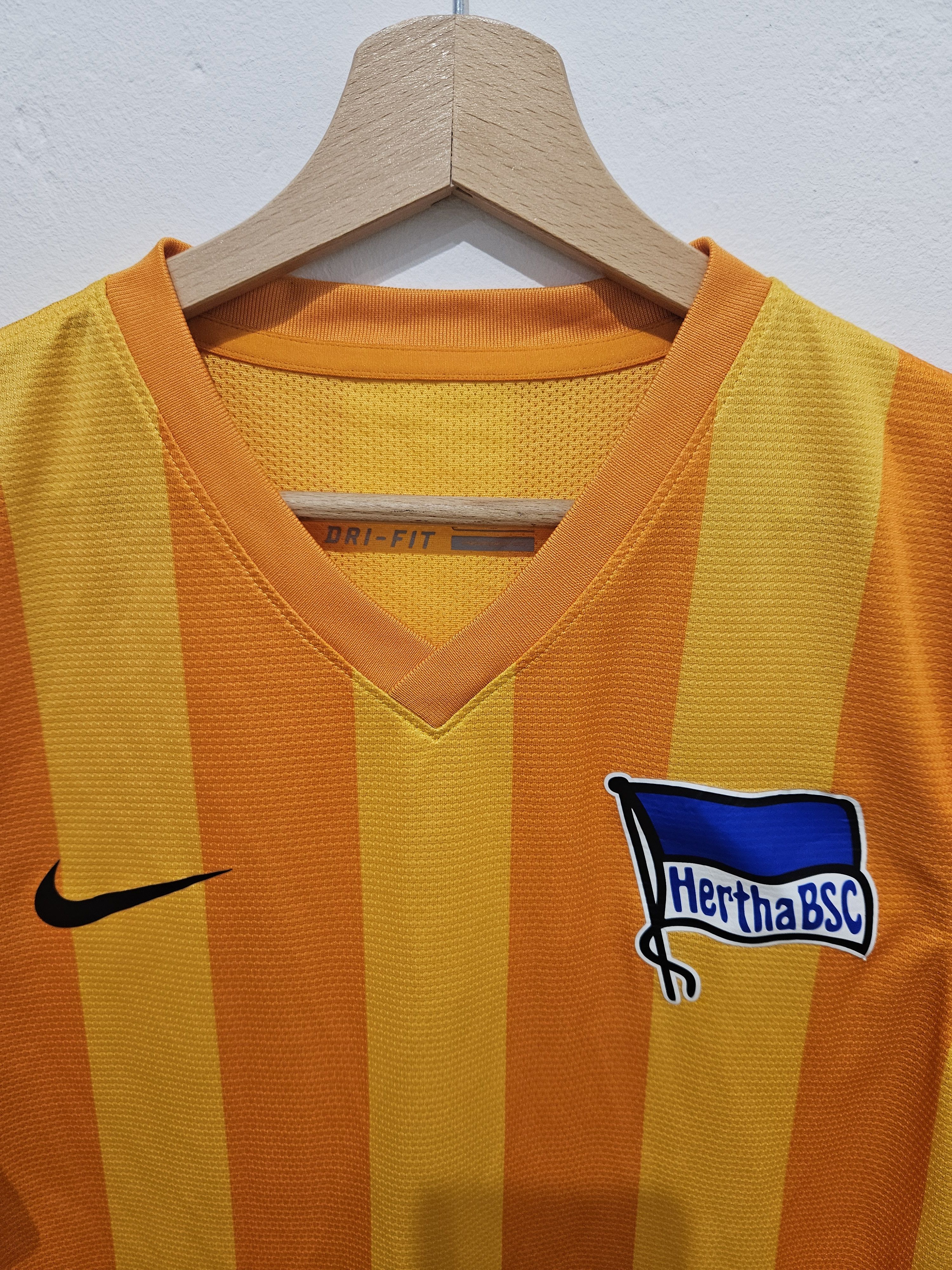 Nike NIKE HERTHA BERLIN BSC 2013 2014 SIZE S/M JERSEY Size US M / EU 48-50 / 2 - 2 Thumbnail