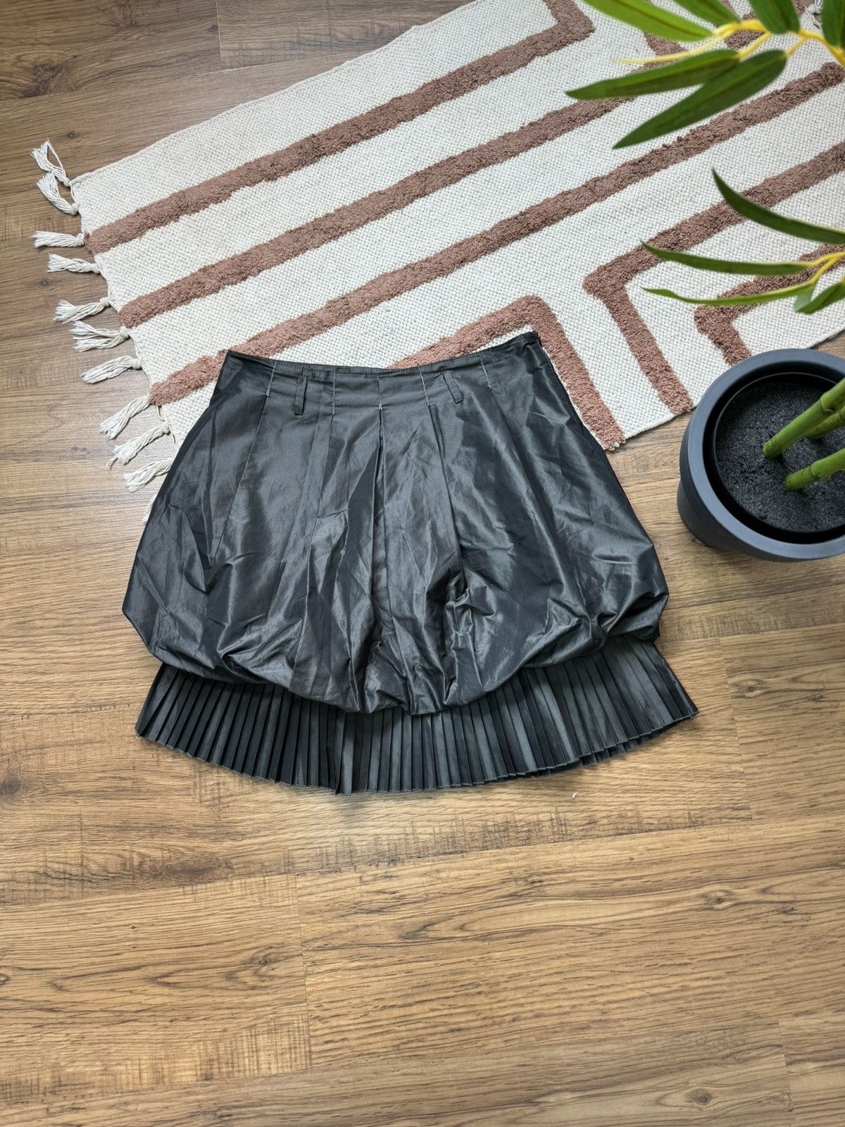 Vintage VINTAGE PLEATED BLOWN NYLON SHINY SKIRT Size 30" / US 8 / IT 44 - 3 Thumbnail