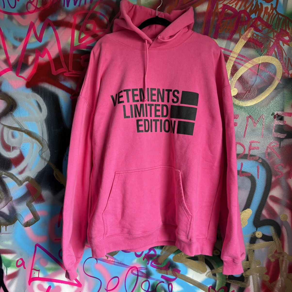 Vetements Pink Vetements Big Logo Hoodie Size S Size US S / EU 44-46 / 1 - 1 Thumbnail