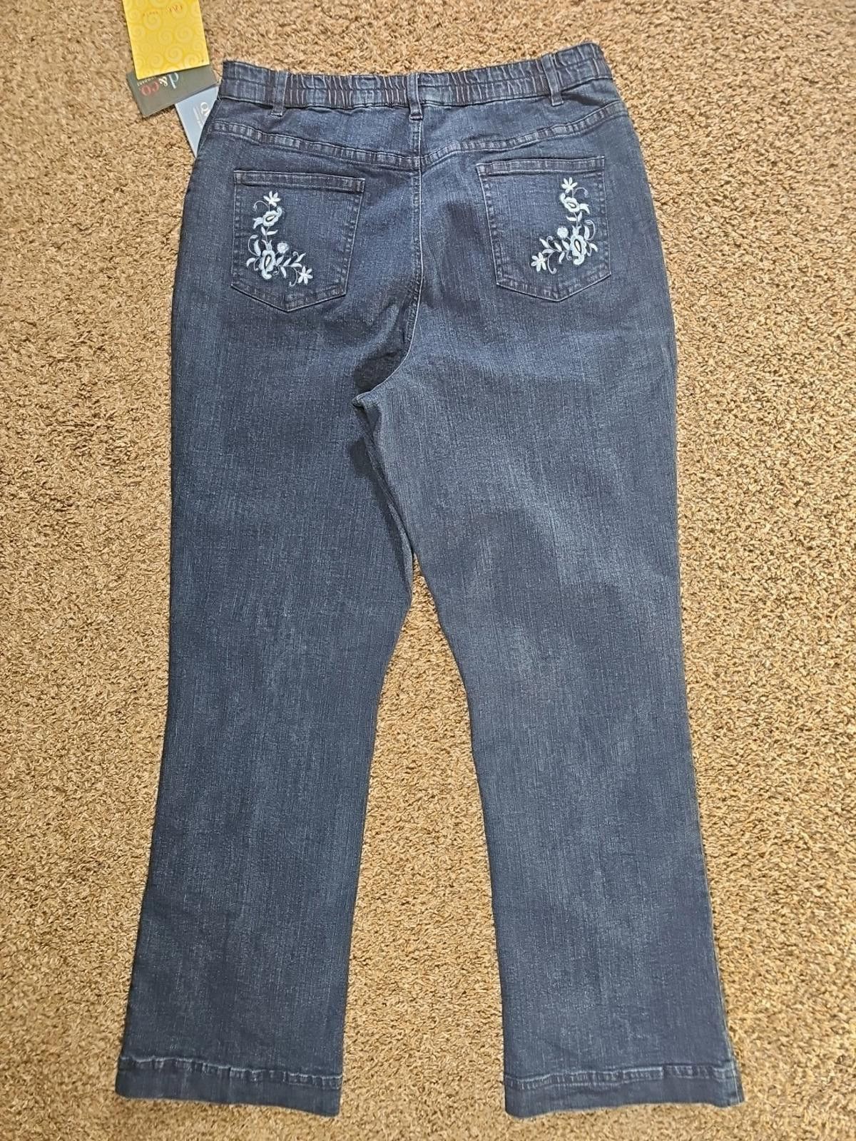 Denim & Co. Denim & Company L Flared Blue Jeans Embroidered Flowers NWT Size 36" / US 14 / IT 50 - 6 Thumbnail