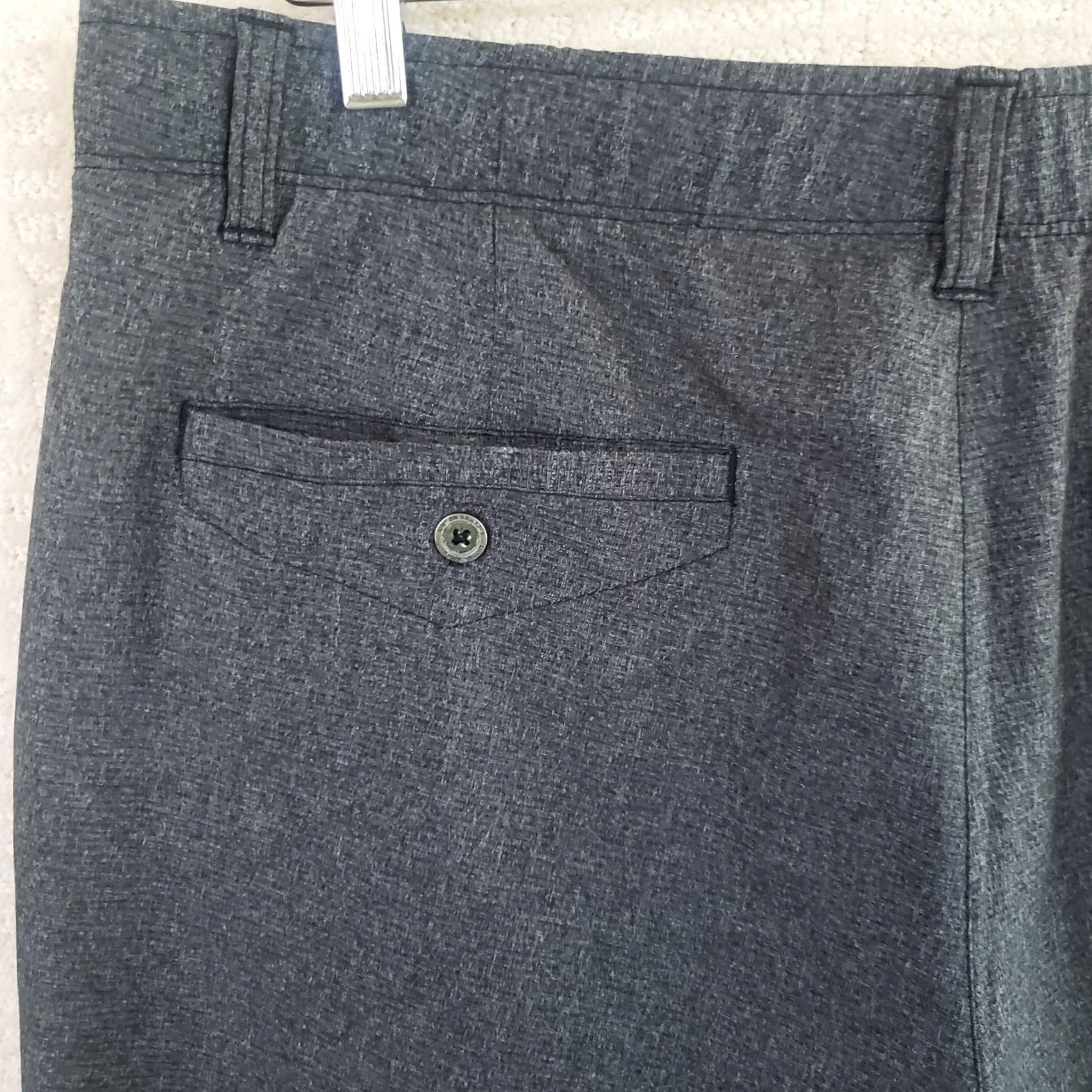 Under Armour Under Armour Shorts Mens 38 Gray Golf HeatGear Stretch Performance 36x10.5 Inseam 10.5 Size US 38 / EU 54 - 5 Thumbnail