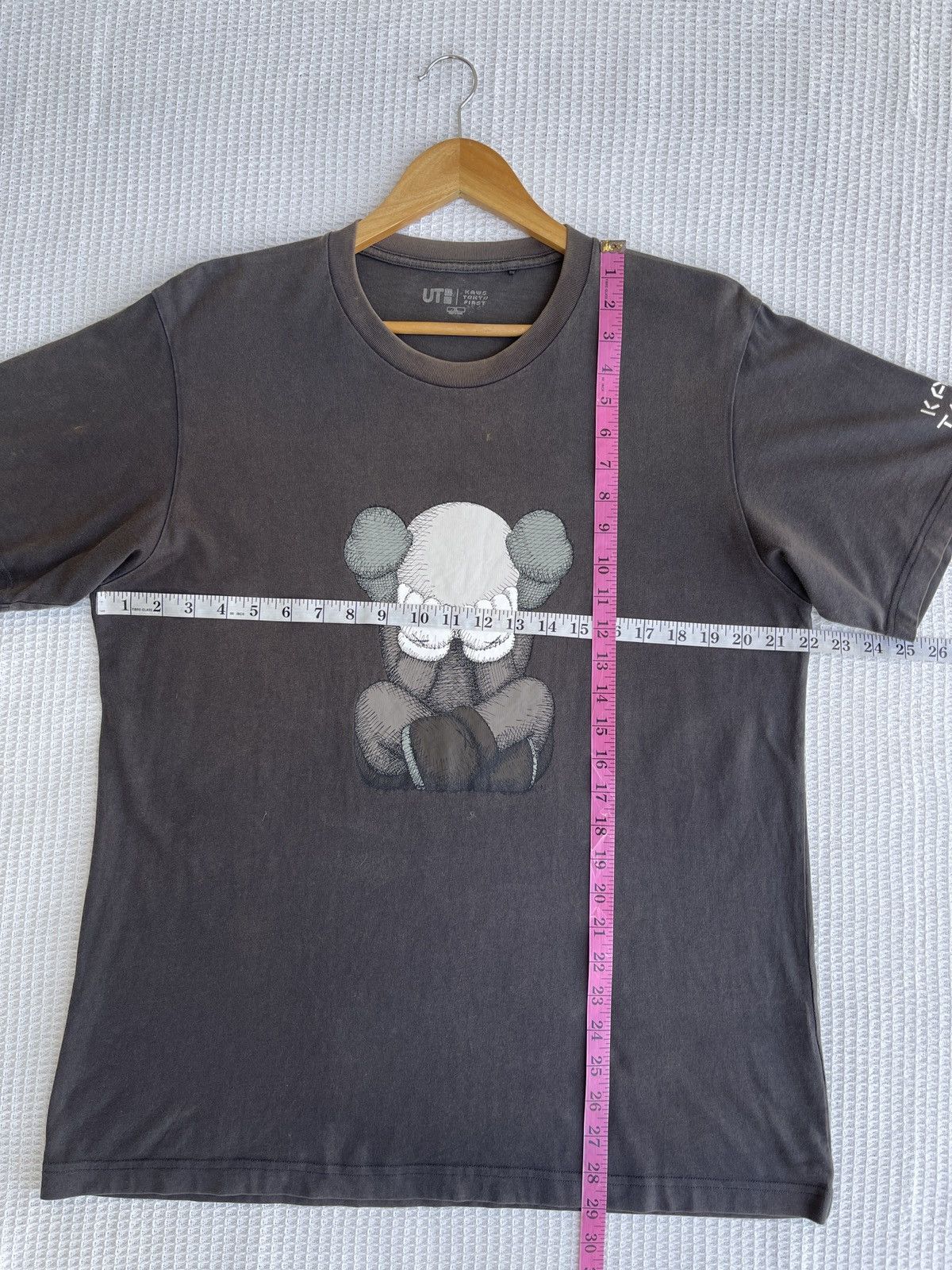 Kaws × Uniqlo Last Drop🔥Rare🔥SUN FADED Japanese KAWS Tokyo First Tee Size US XL / EU 56 / 4 - 10 Thumbnail