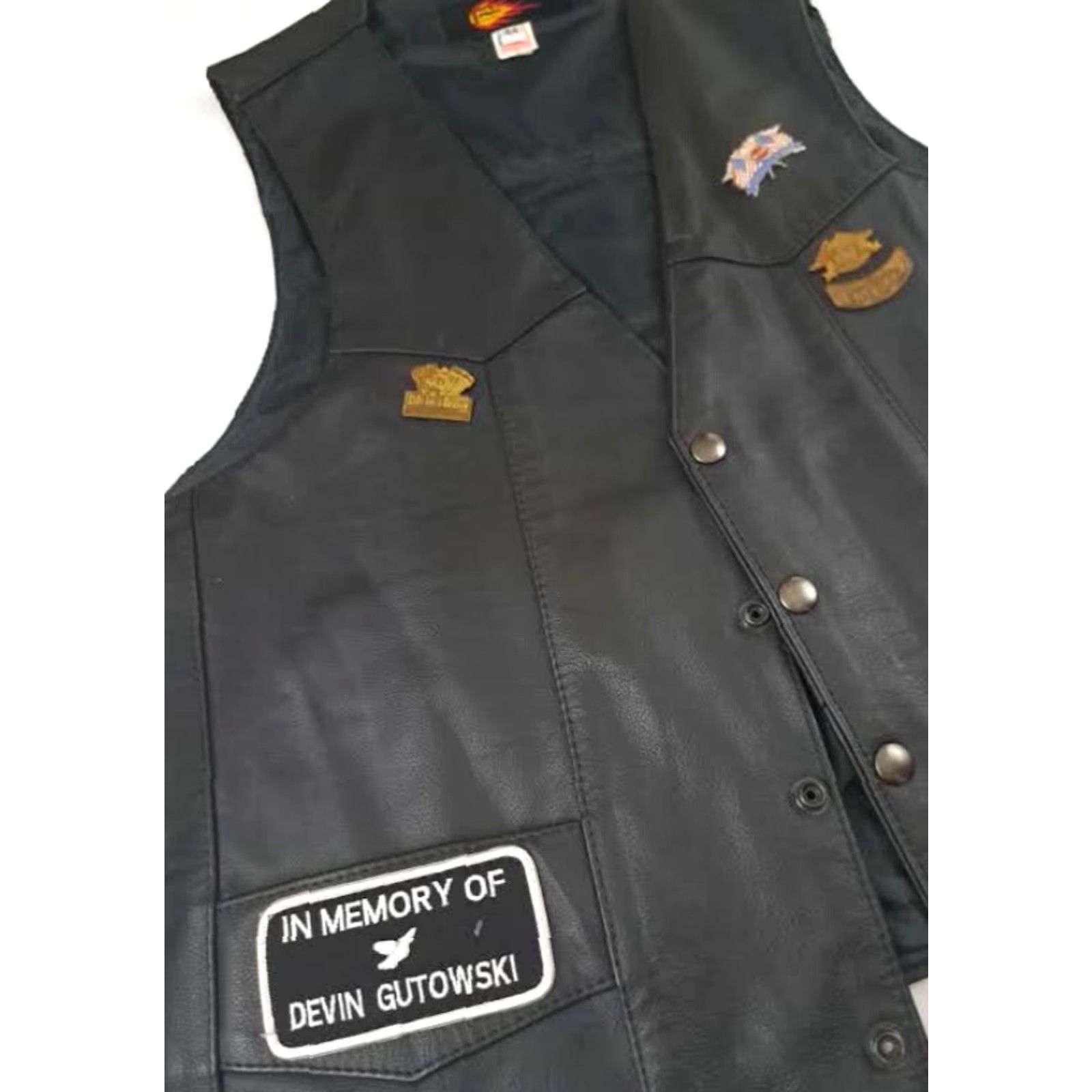 Vintage VINTAGE PNC Leathers Vest Full Metal Button USA Memorable Fallen Heroes Memorial Black 44 Unisex Adults Leather Biker 26in long 22in pit to pit Size US S / EU 44-46 / 1 - 4 Thumbnail
