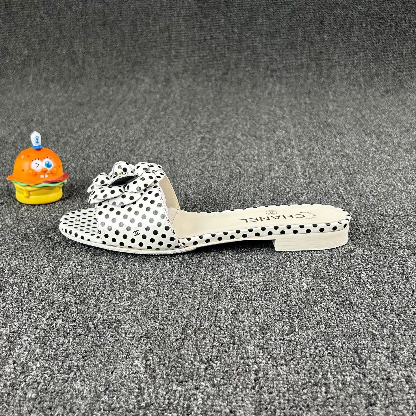 Chanel Chanel White Polka Dot Camellia Slippers 37.5 Size US 7 / IT 37 - 3 Thumbnail