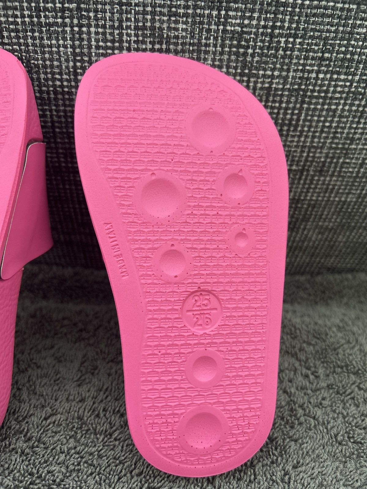 Off-White Kids Off-White Pool Slide Fuchsia Yellow 8T Size US 4 / IT 34 - 5 Thumbnail