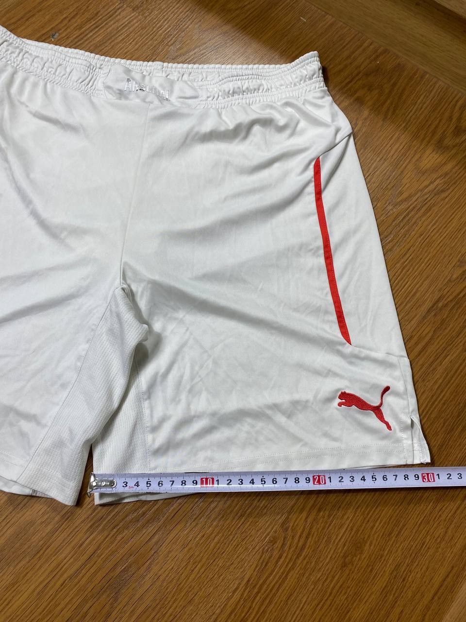 Puma × Vintage Arsenal x Puma Sportswear Soccer Shorts In White Size US 32 / EU 48 - 8 Thumbnail