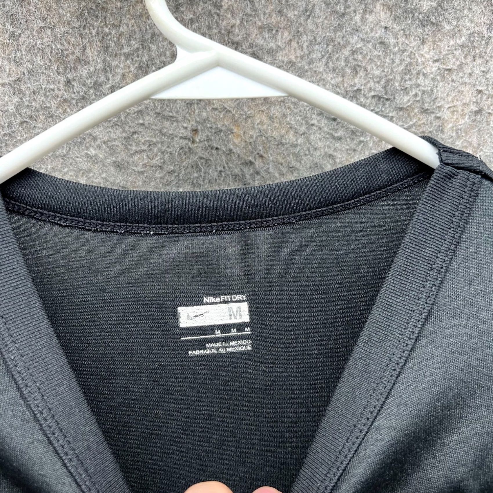 Nike VINTAGE Nike Shirt Men Medium Black Dri-Fit Swoosh Embroidery Logo Gym Knit Y2K Size US M / EU 48-50 / 2 - 5 Thumbnail